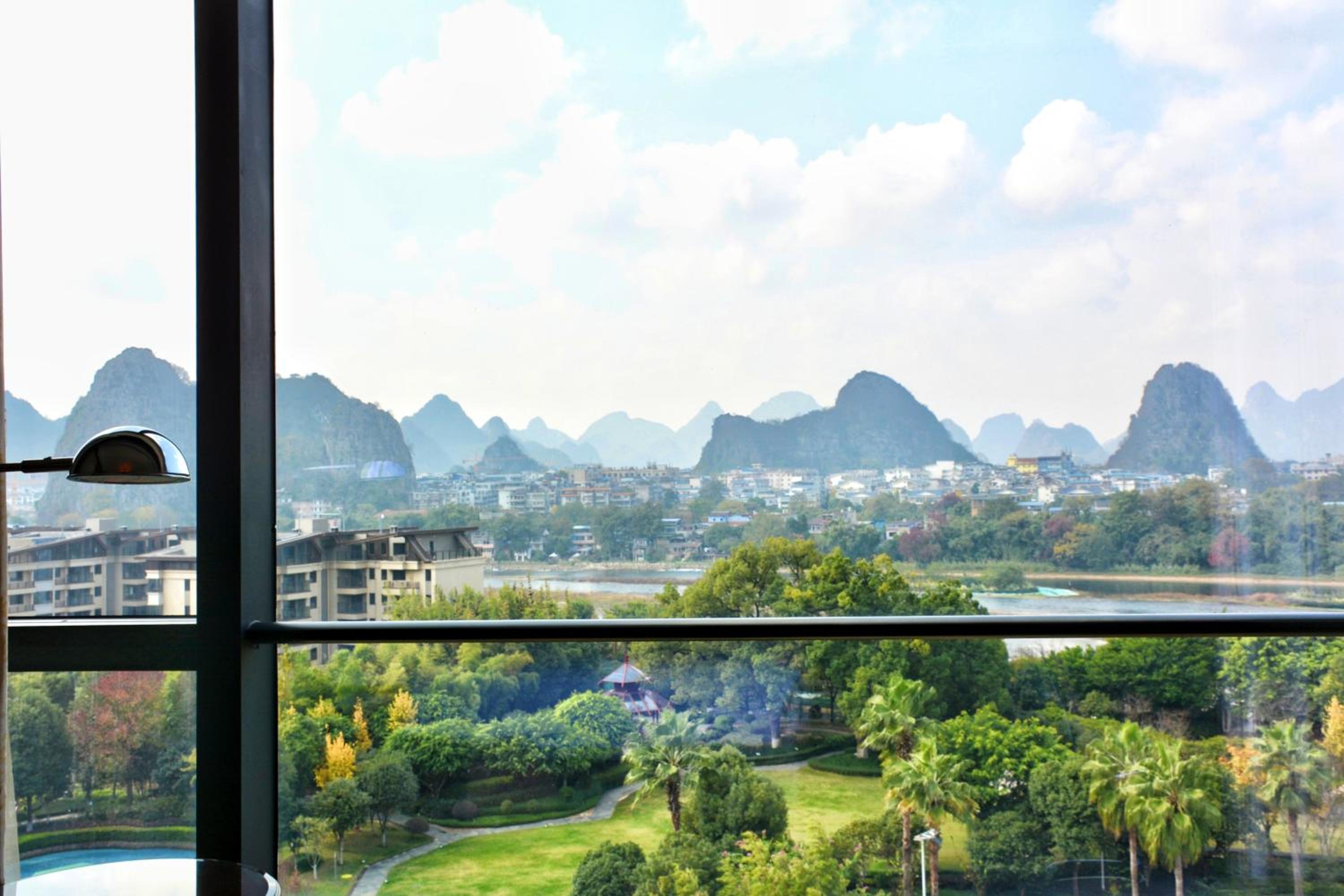 Horizon Twin Room Club Access with River View - Photo 3