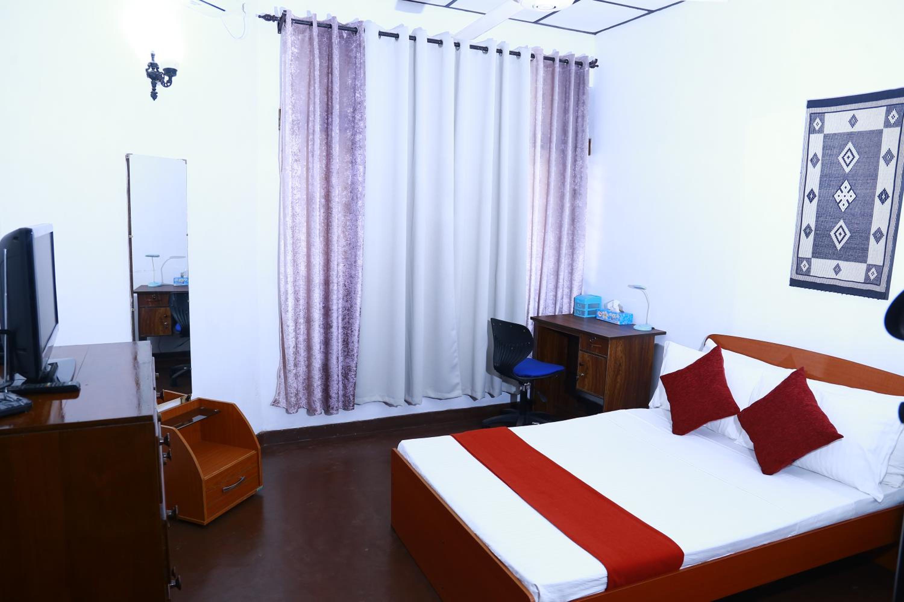 Deluxe Double or Twin Room - Photo 7