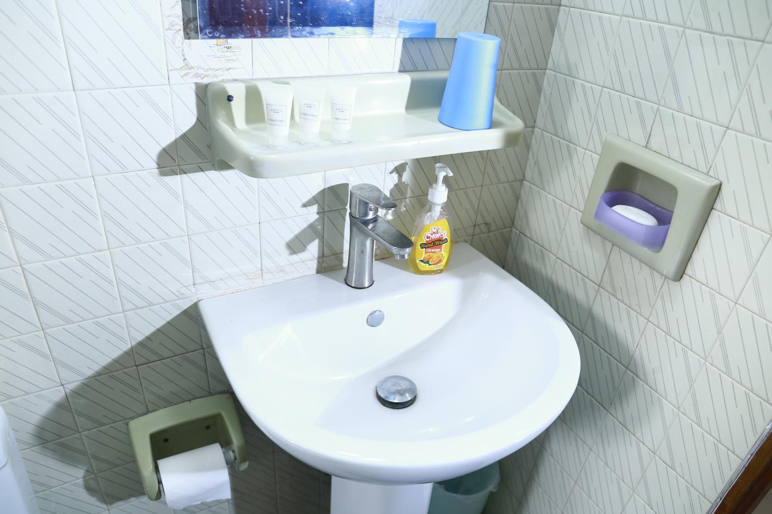 Deluxe Double or Twin Room - Photo 9
