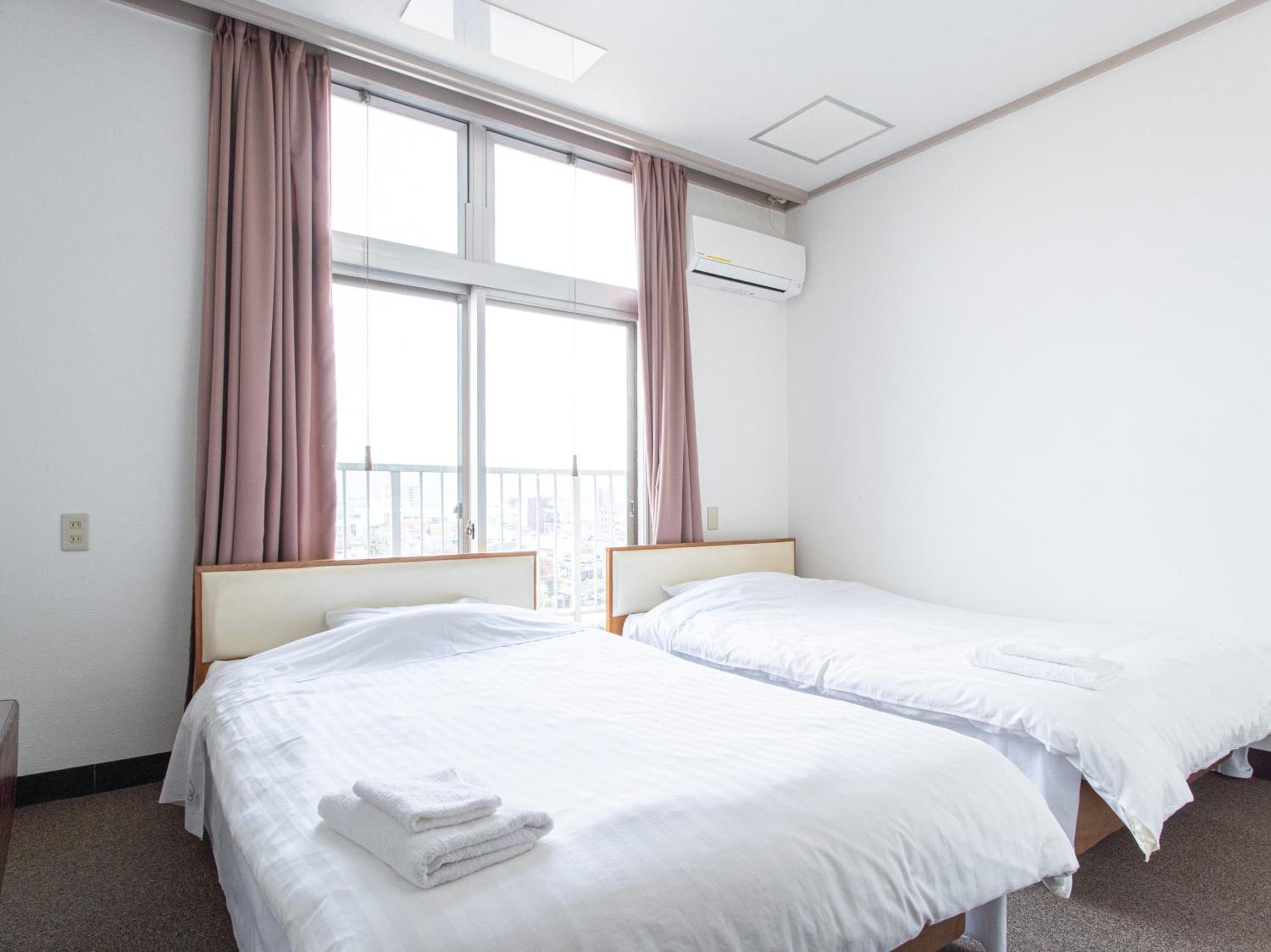 Twin Room  - Non-Smoking - Photo 1