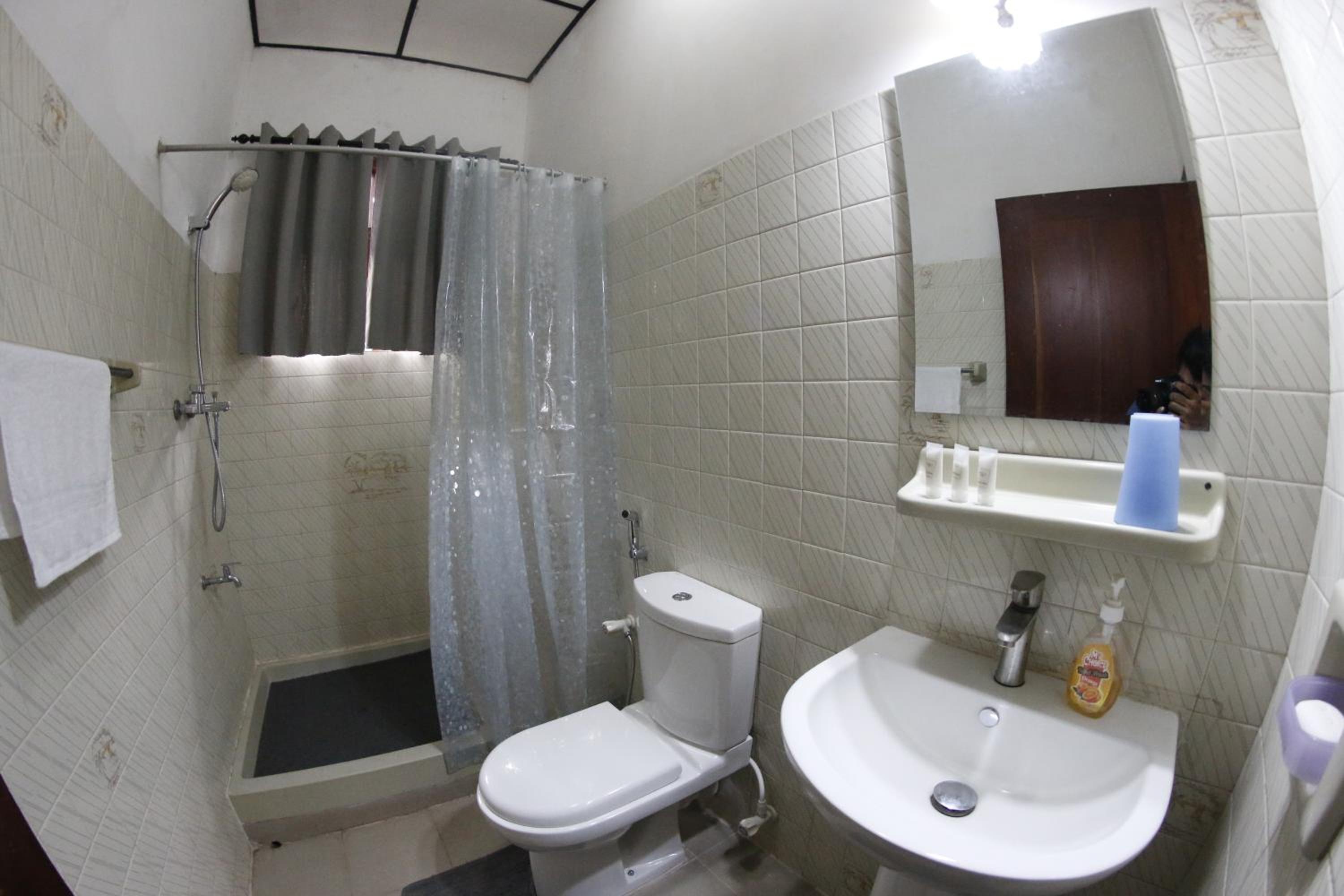 Deluxe Double or Twin Room - Photo 12
