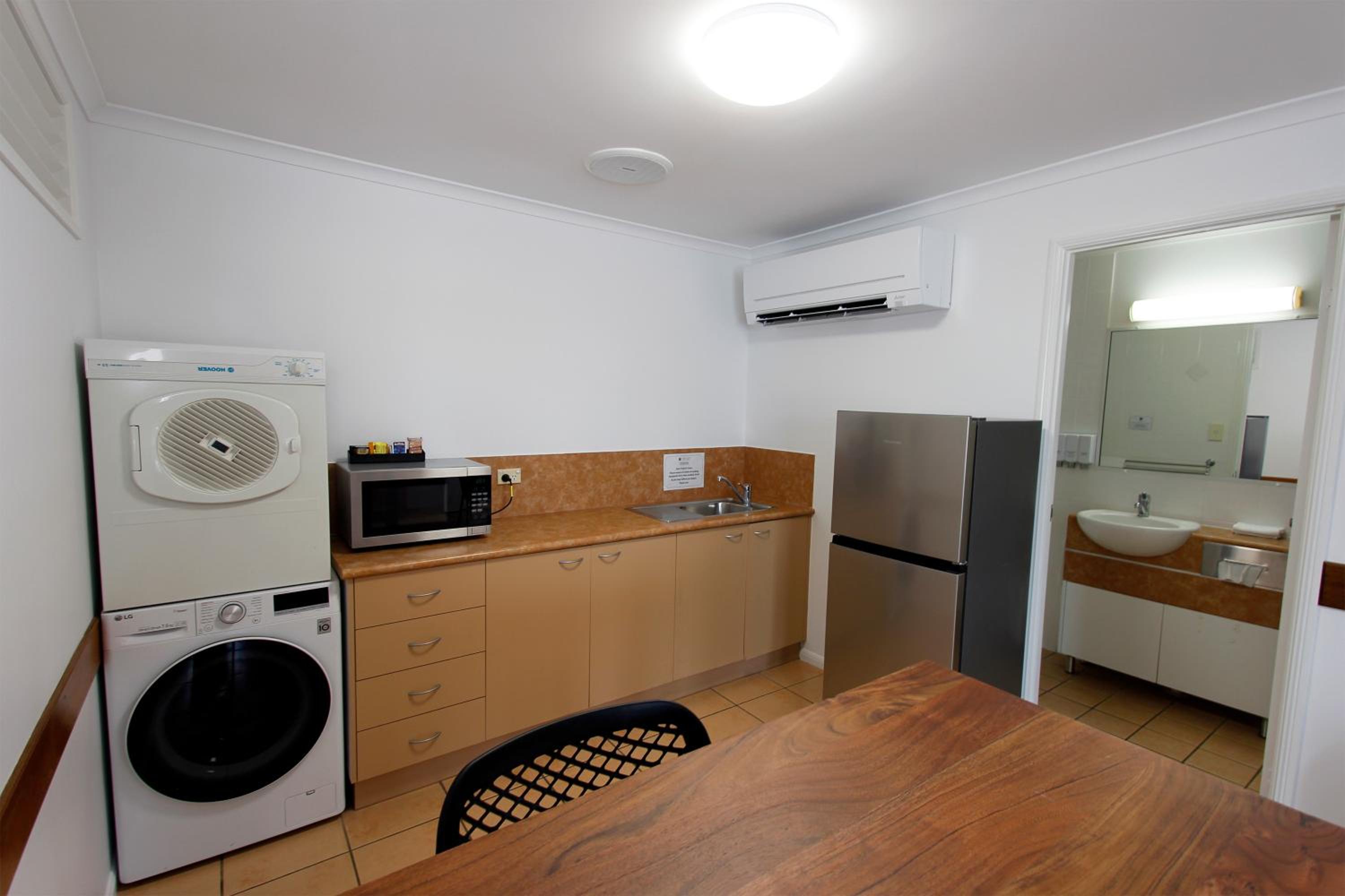 One-Bedroom Suite - Photo 3