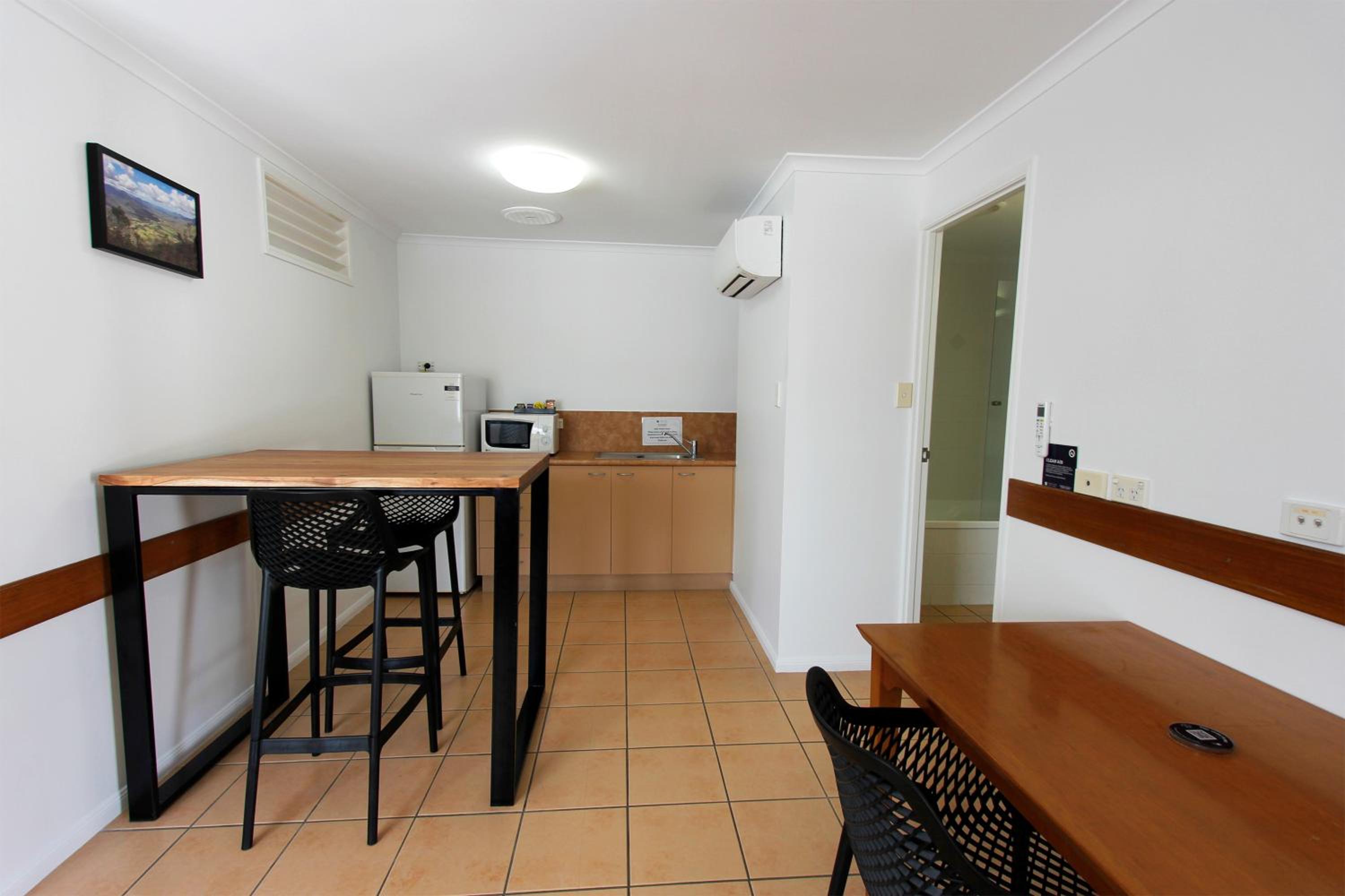 One-Bedroom Suite - Photo 2