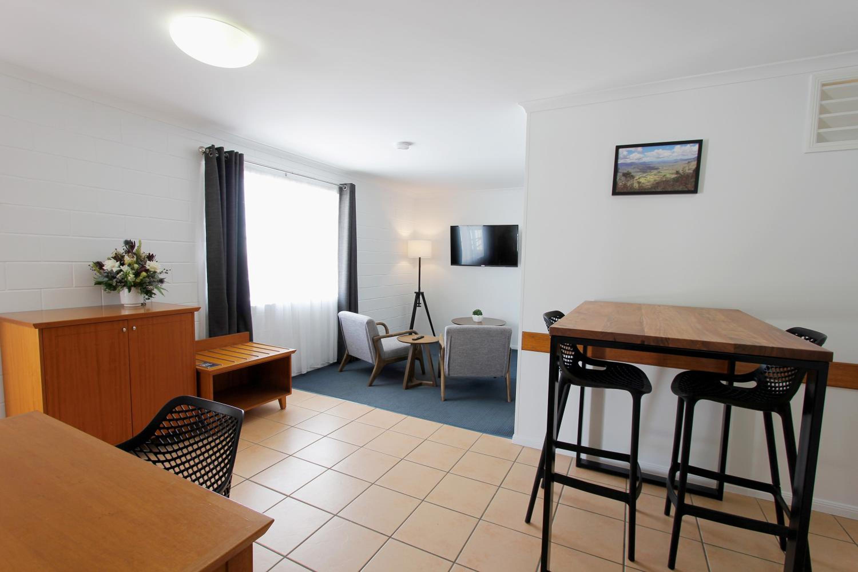 One-Bedroom Suite - Photo 8