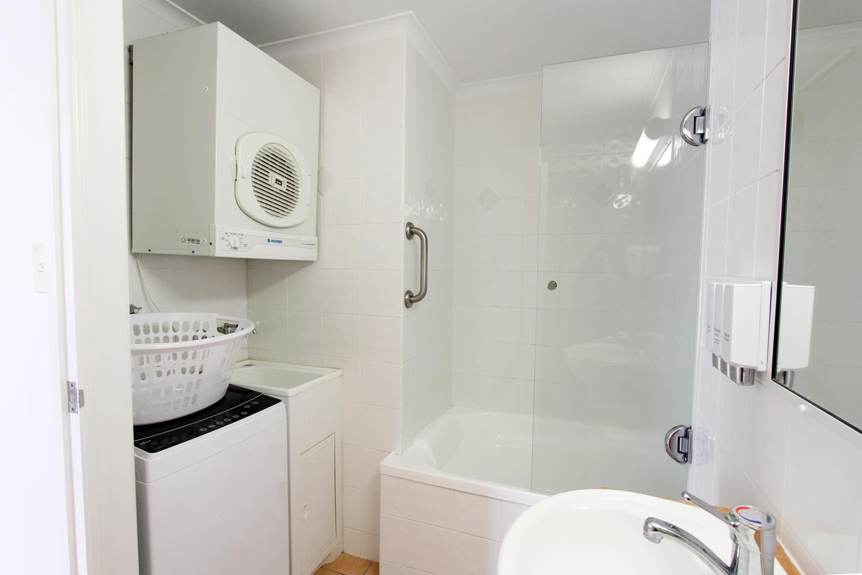 One-Bedroom Suite - Photo 5