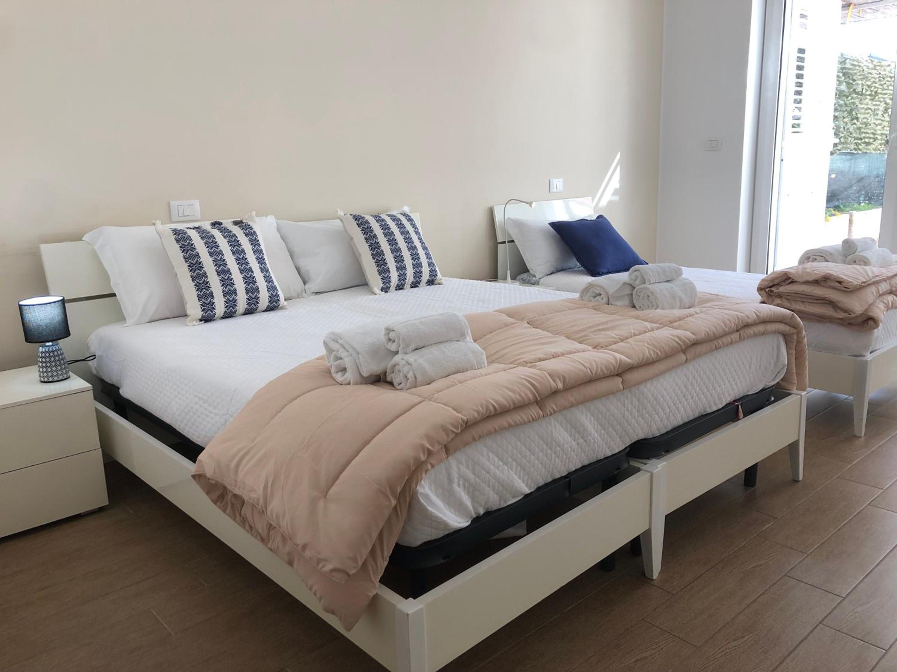 Deluxe Double Room with Balcony photo 2