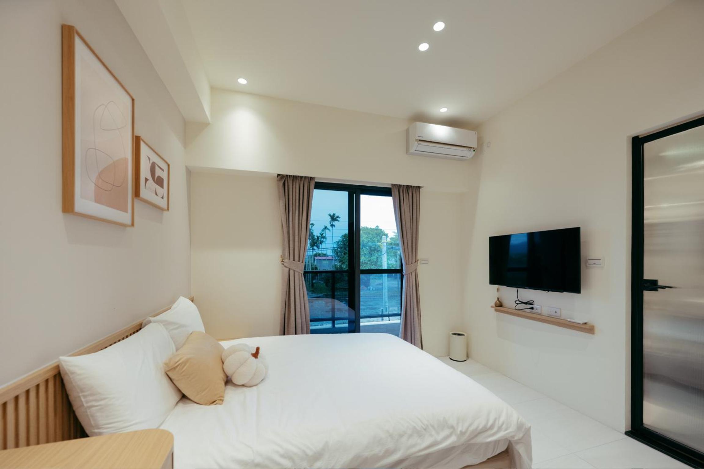 Deluxe Double Room with Balcony photo 3