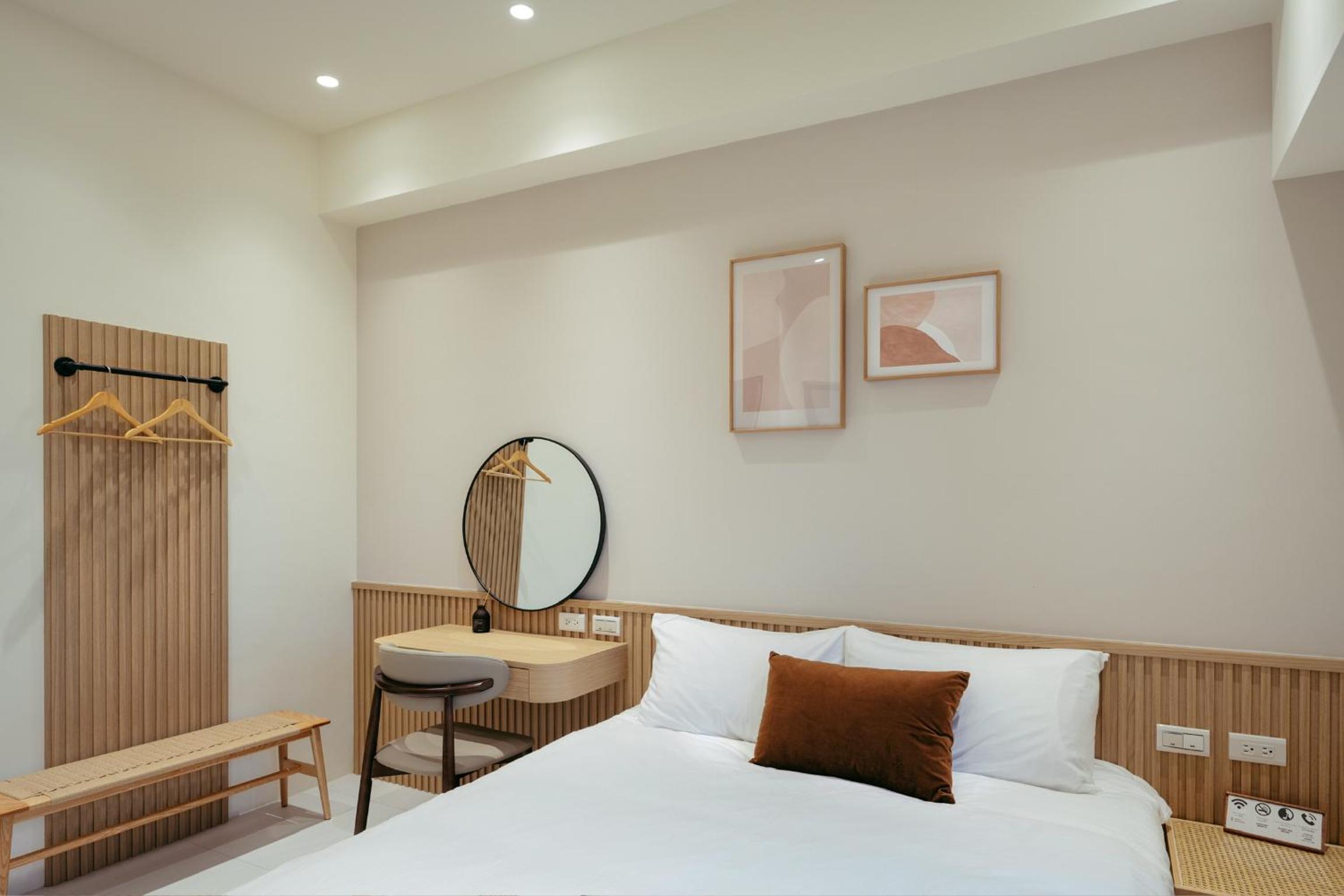 Deluxe Double Room with Balcony photo 2