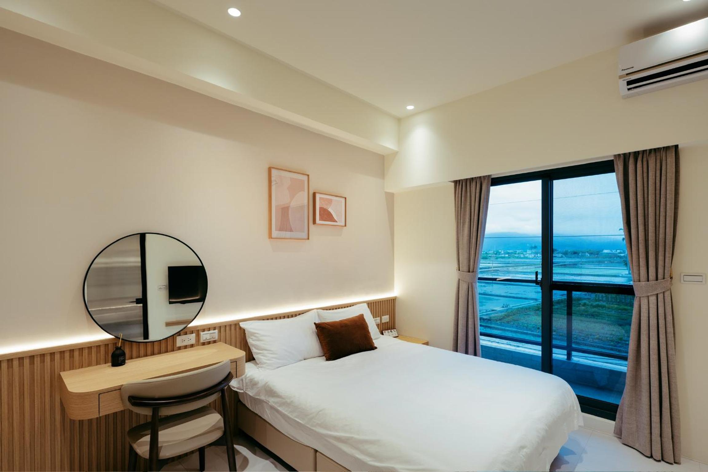 Deluxe Double Room with Balcony photo 2