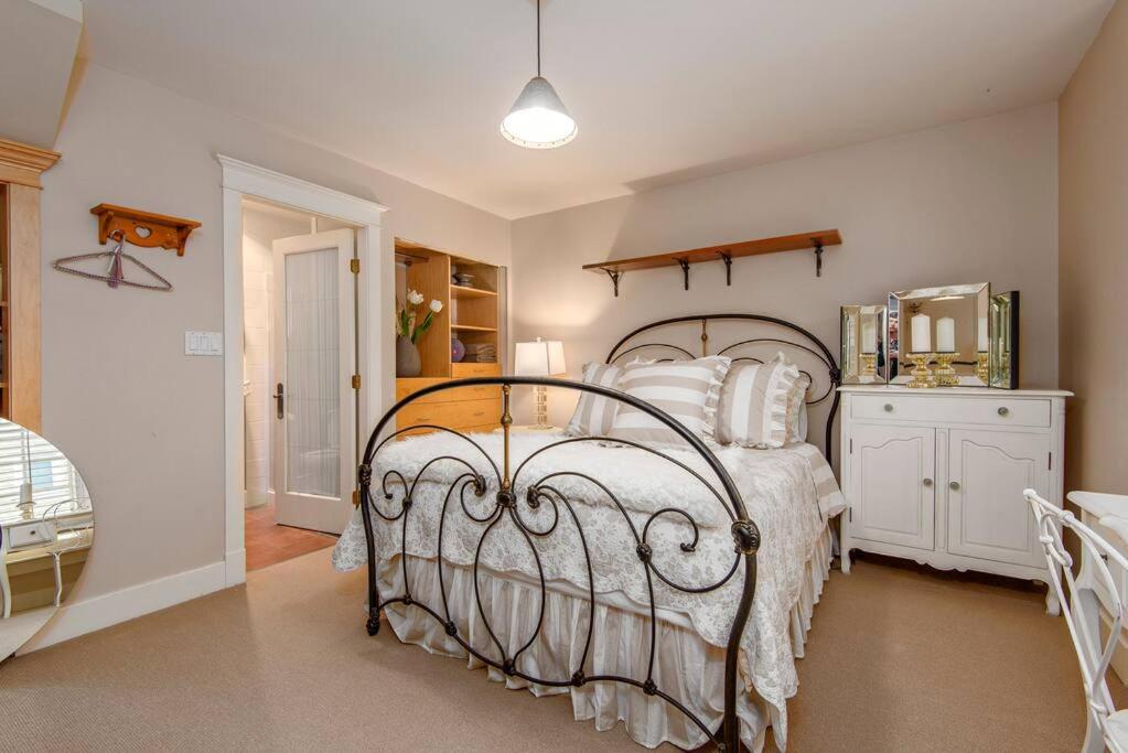 Four-Bedroom House photo 1
