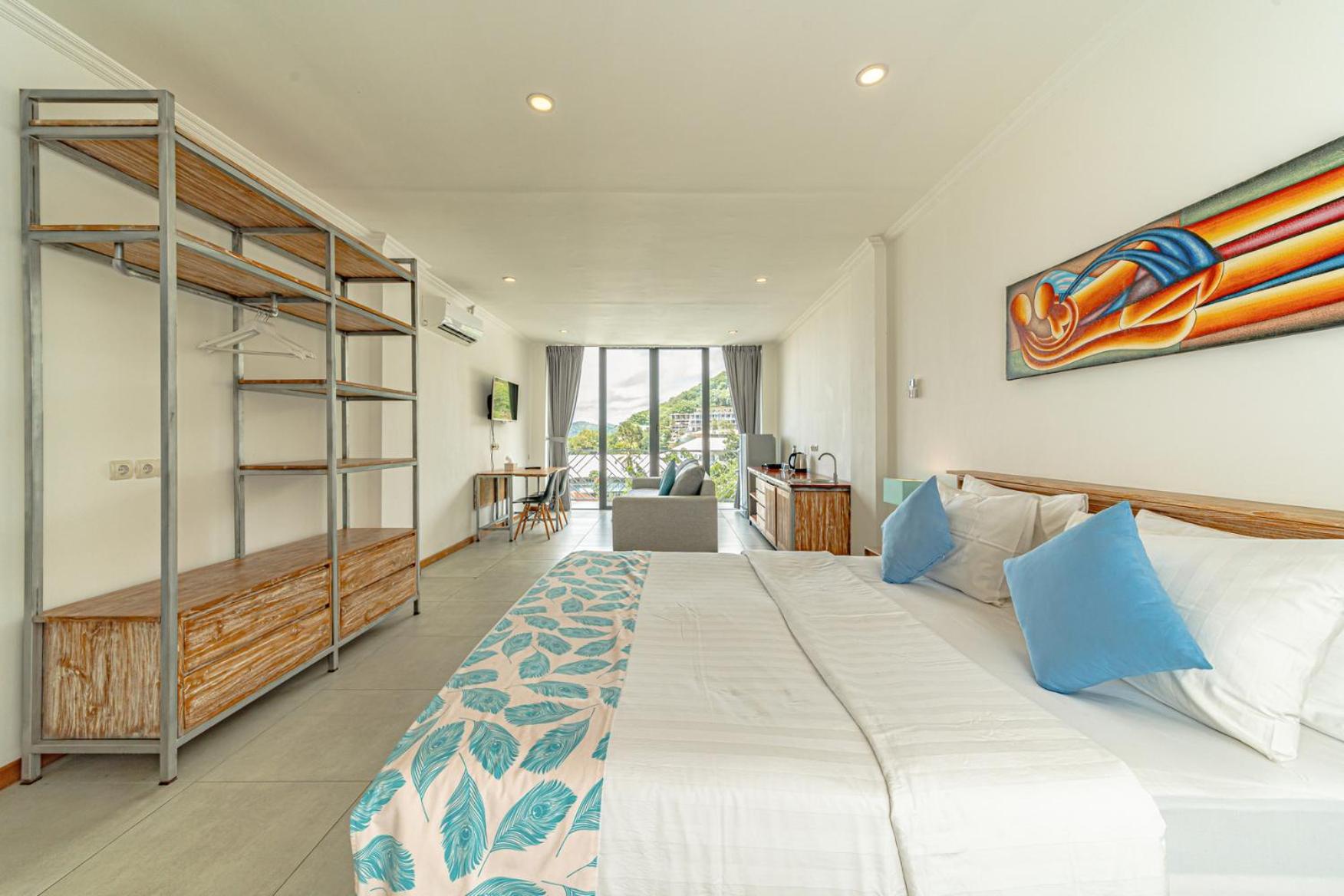 Suite - Photo 28