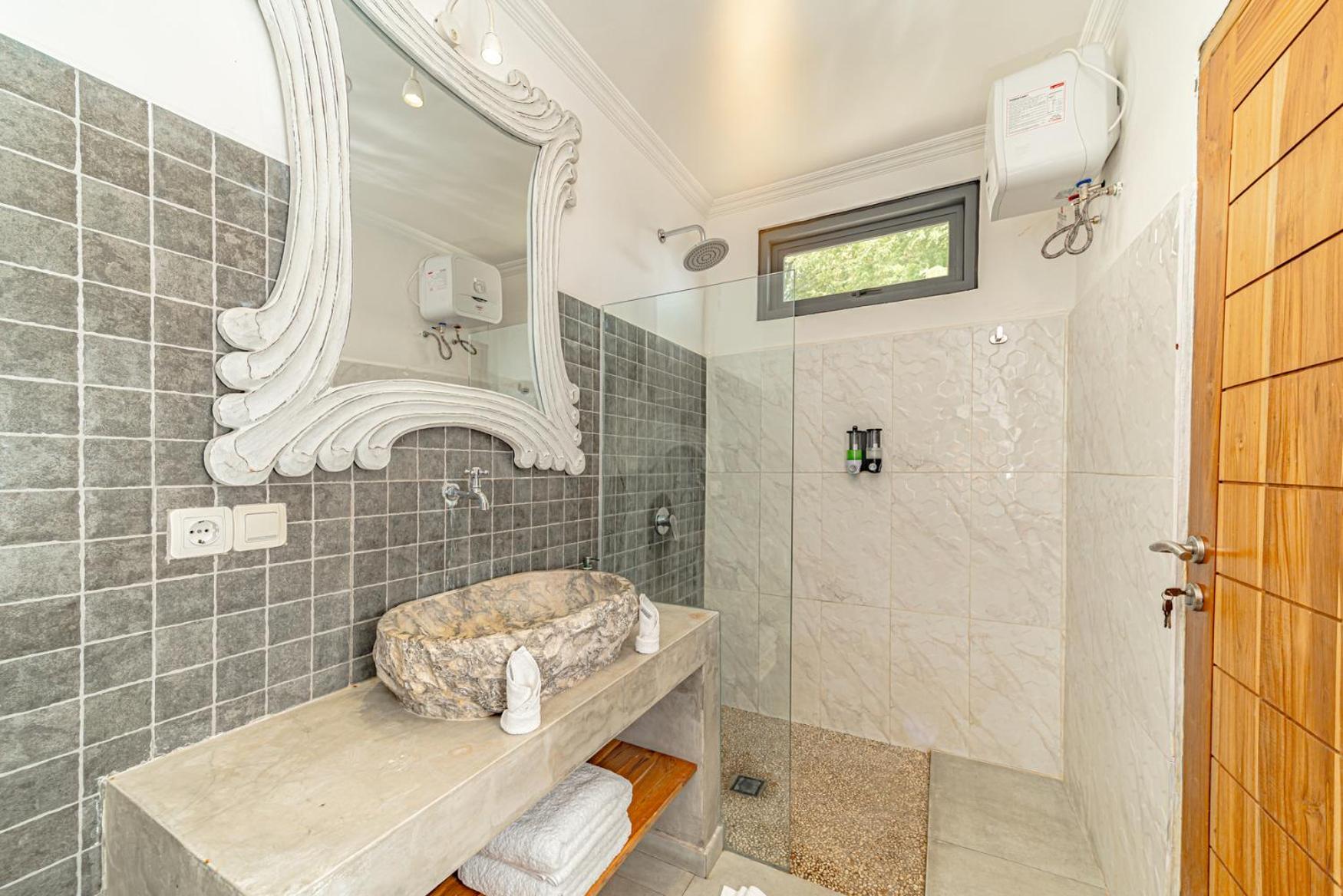 Suite - Photo 20