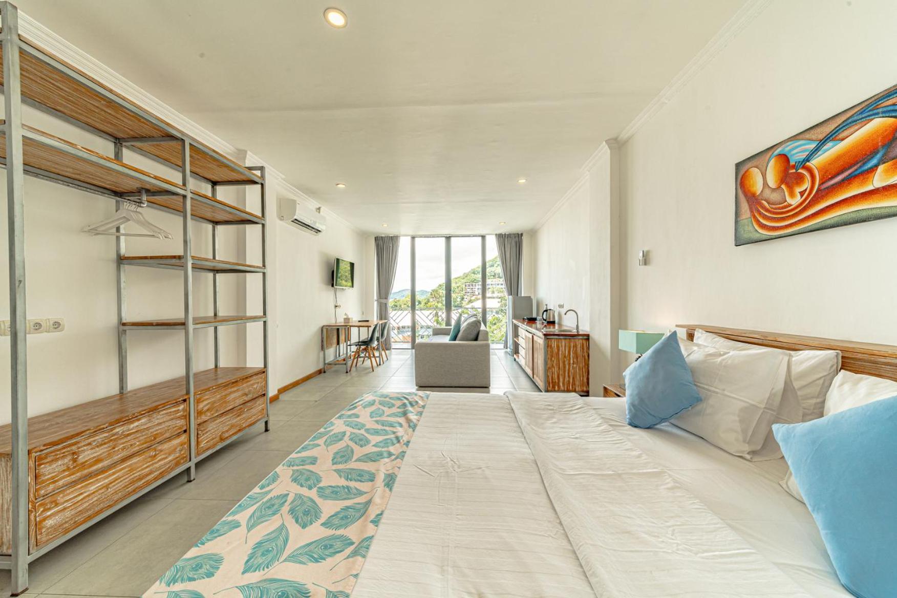 Suite - Photo 23