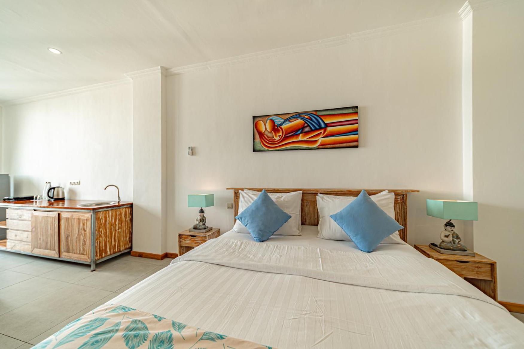 Suite - Photo 18