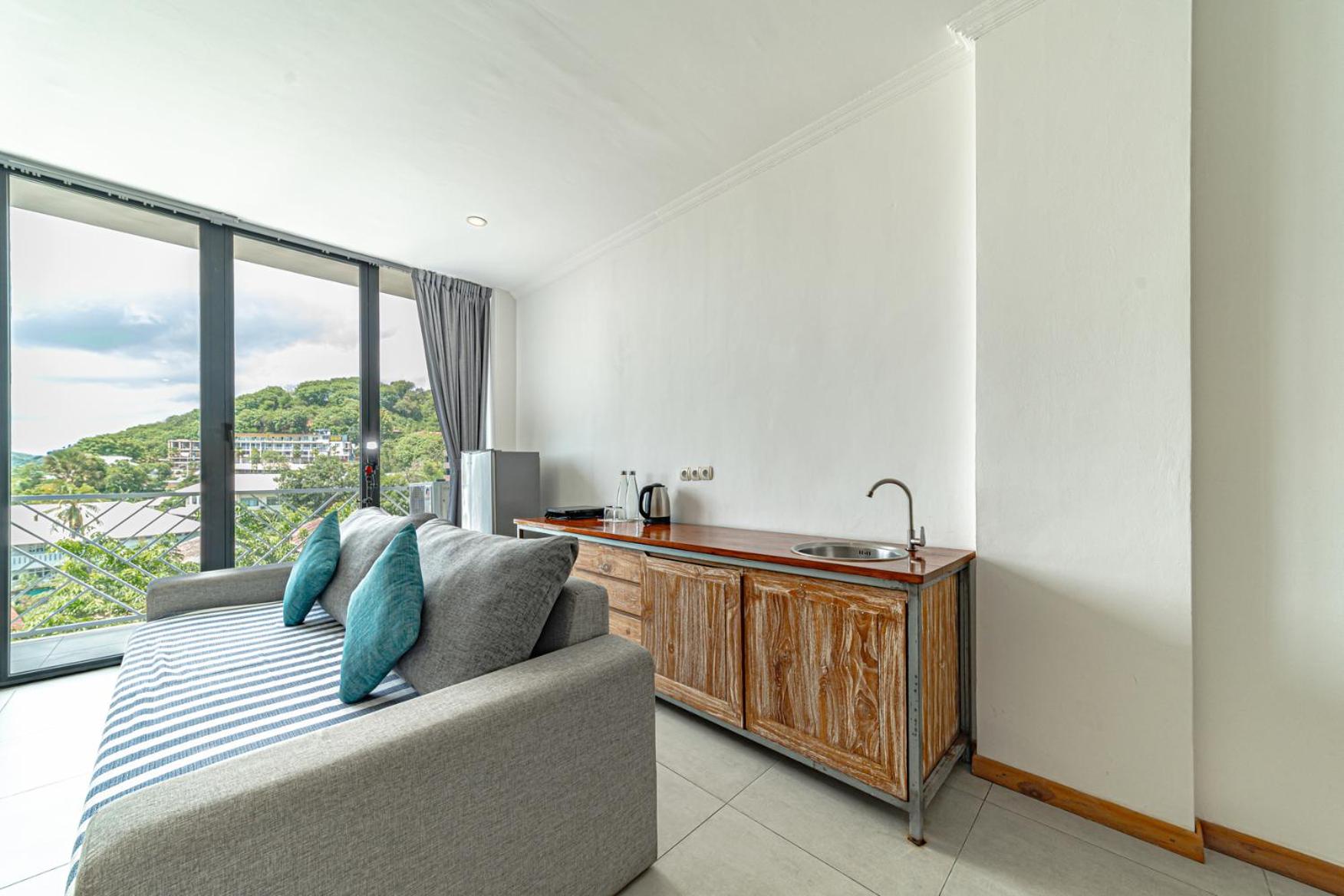 Suite - Photo 14