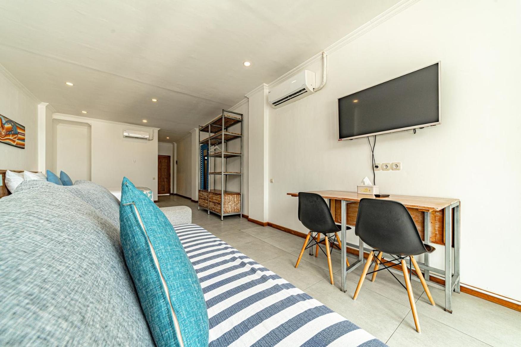 Suite - Photo 11