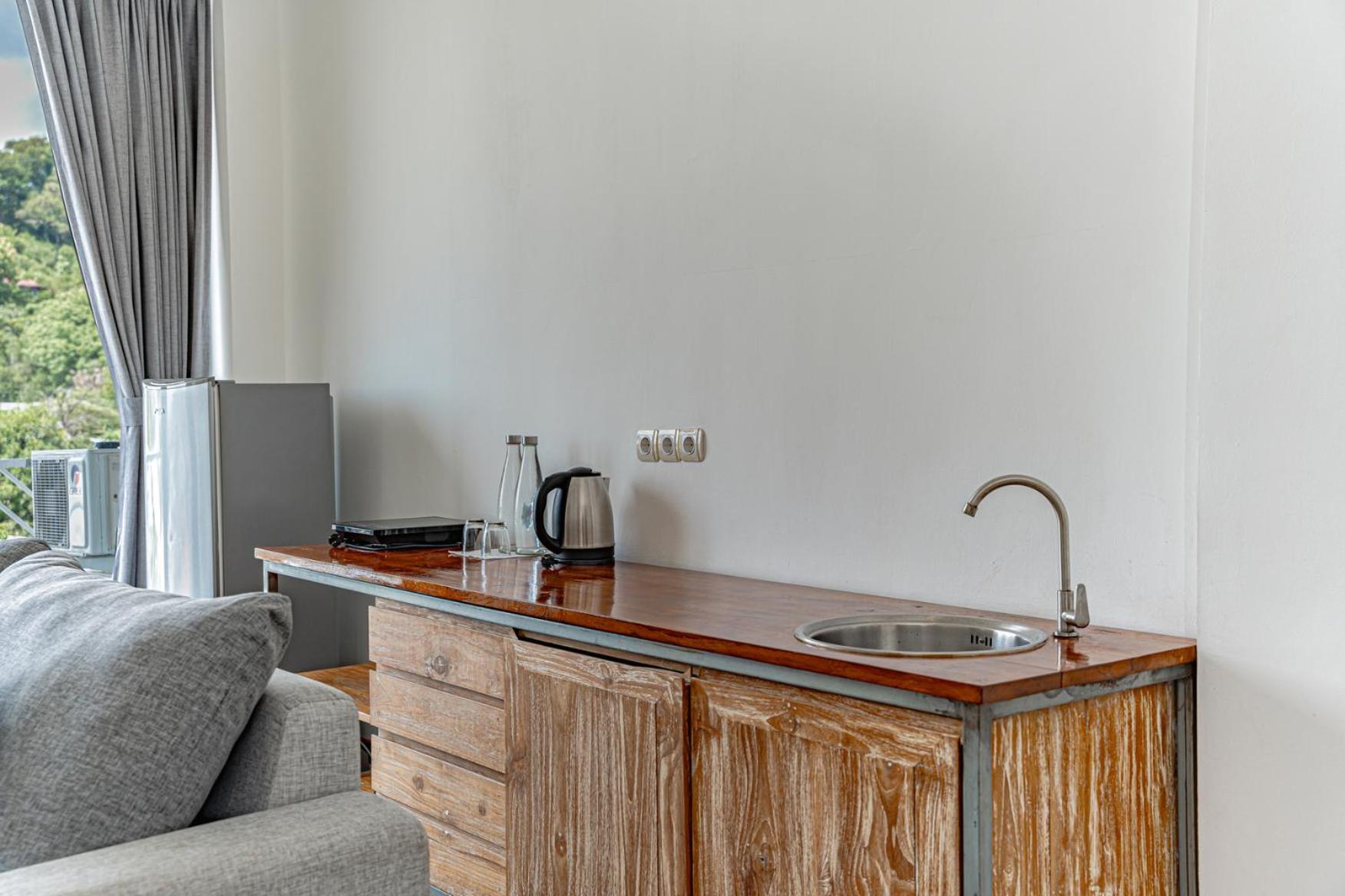 Suite - Photo 12
