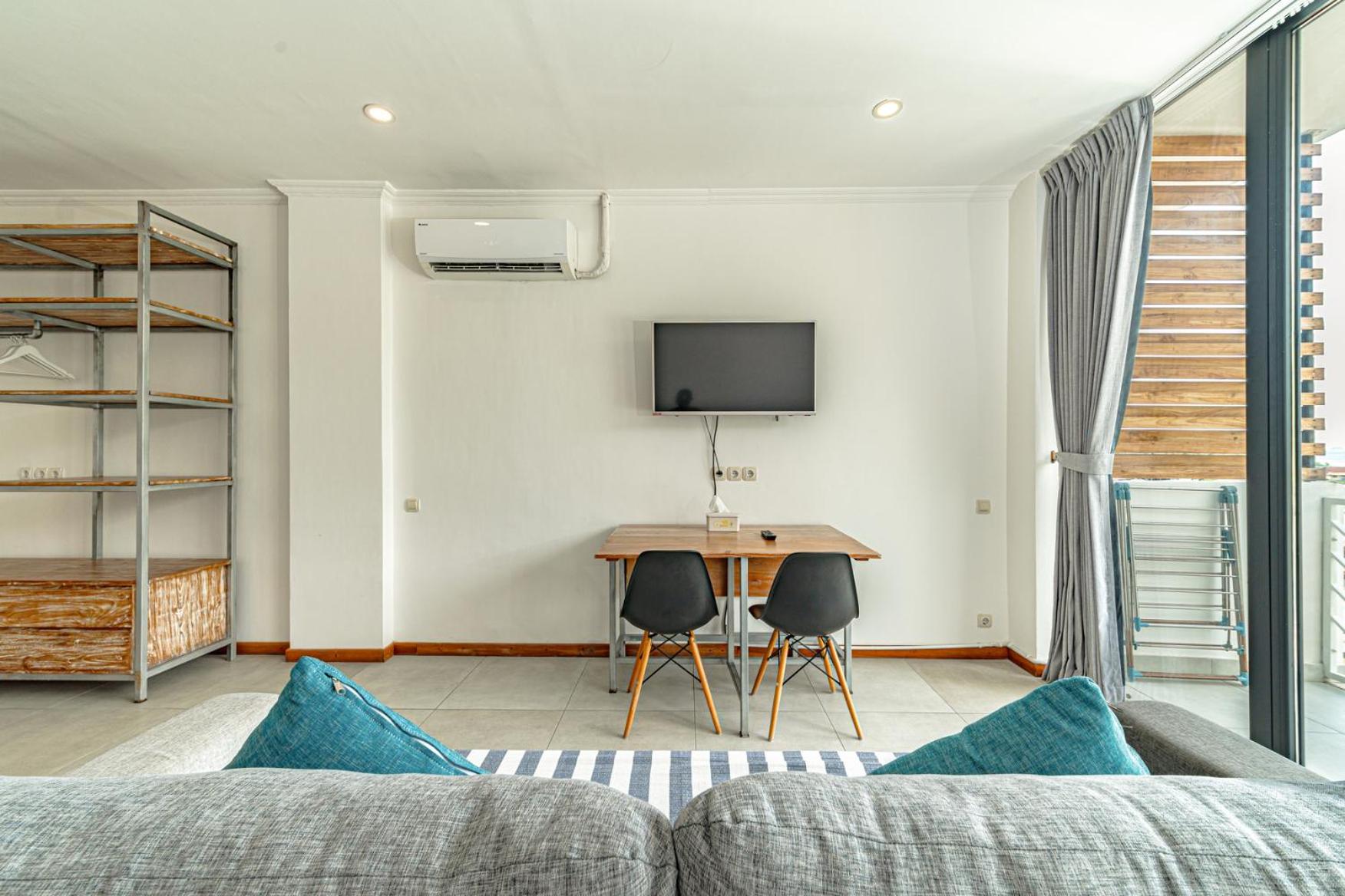 Suite - Photo 16