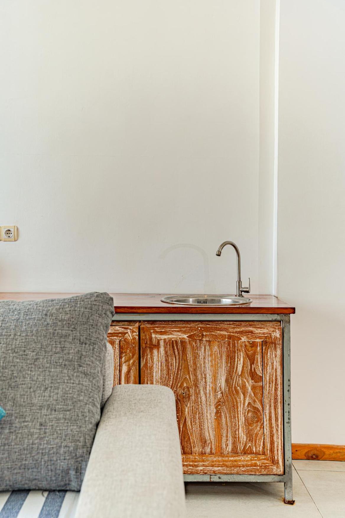 Suite - Photo 17