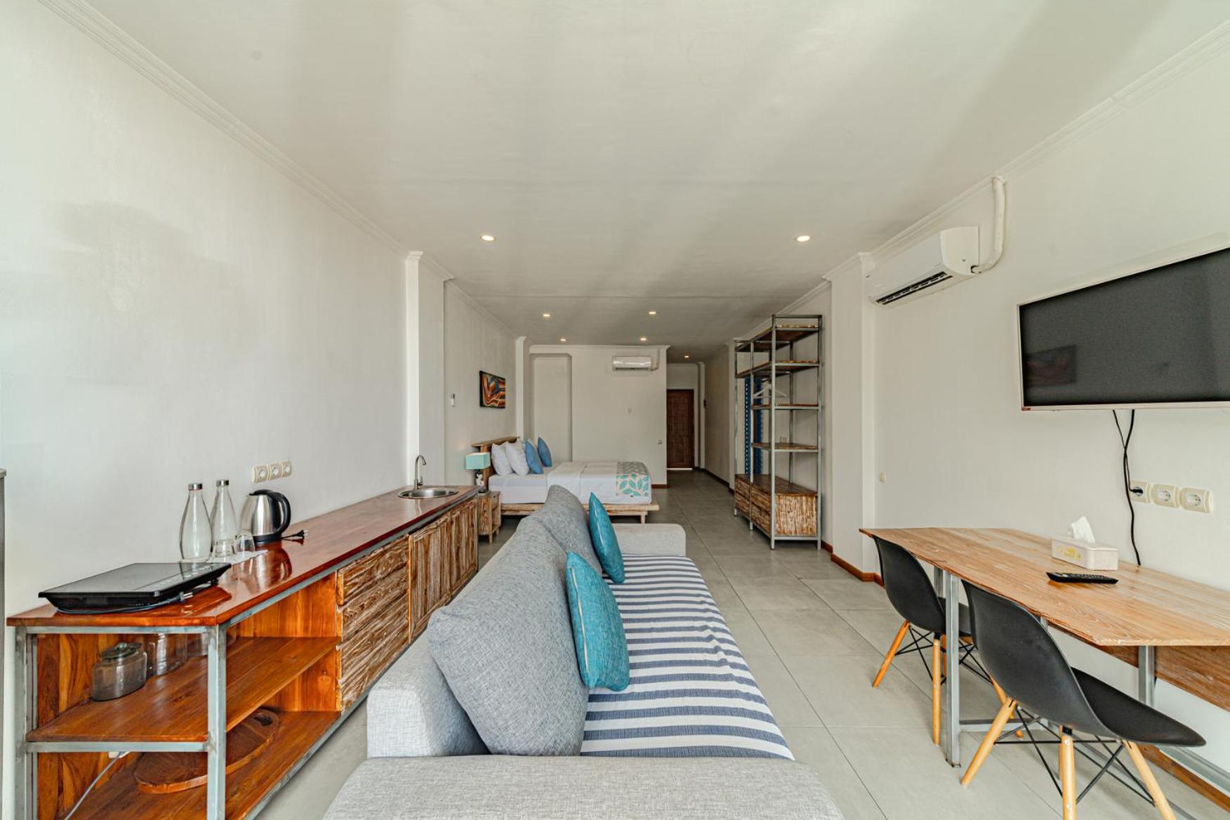 Suite - Photo 15