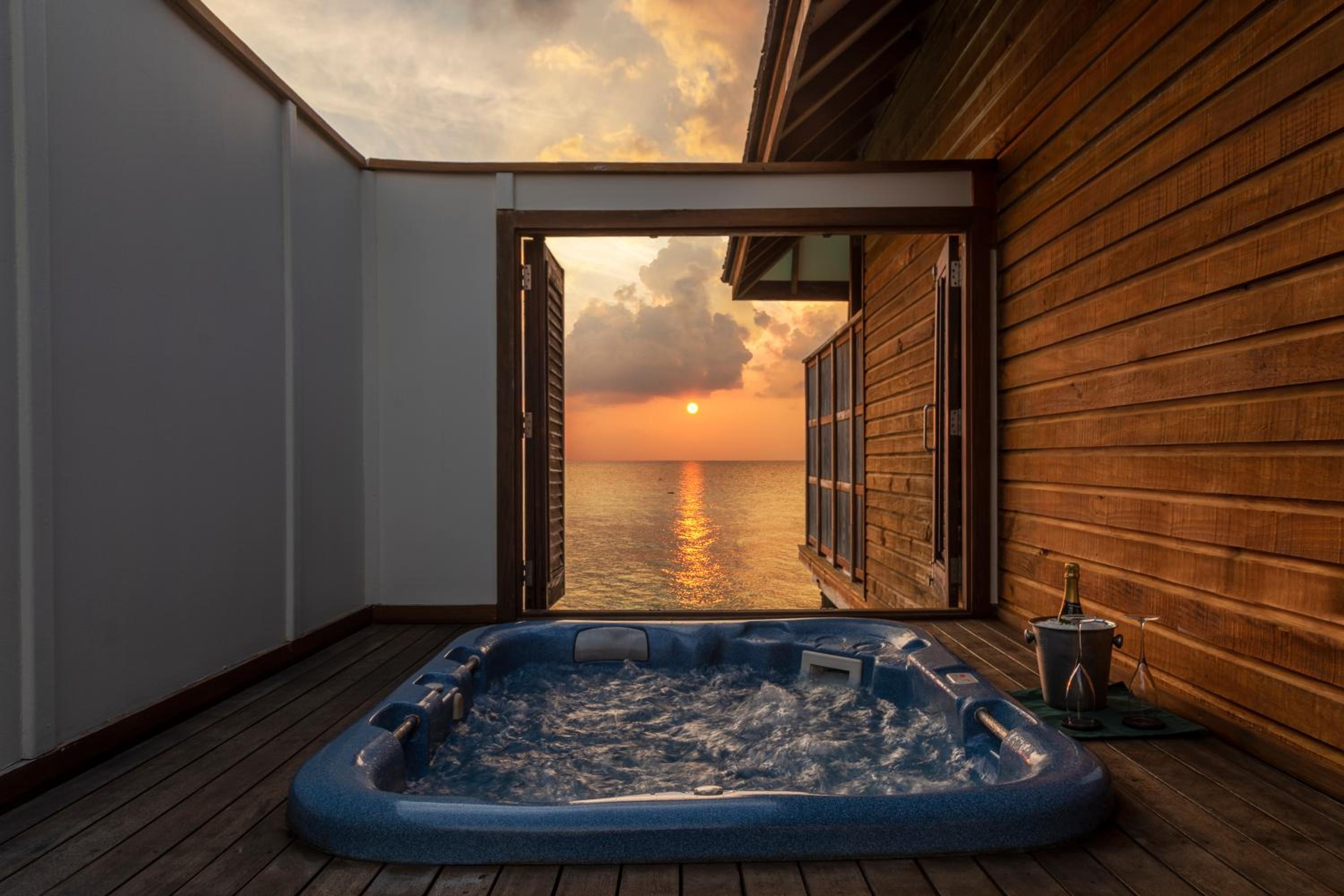 Ocean Jacuzzi Villa photo 2