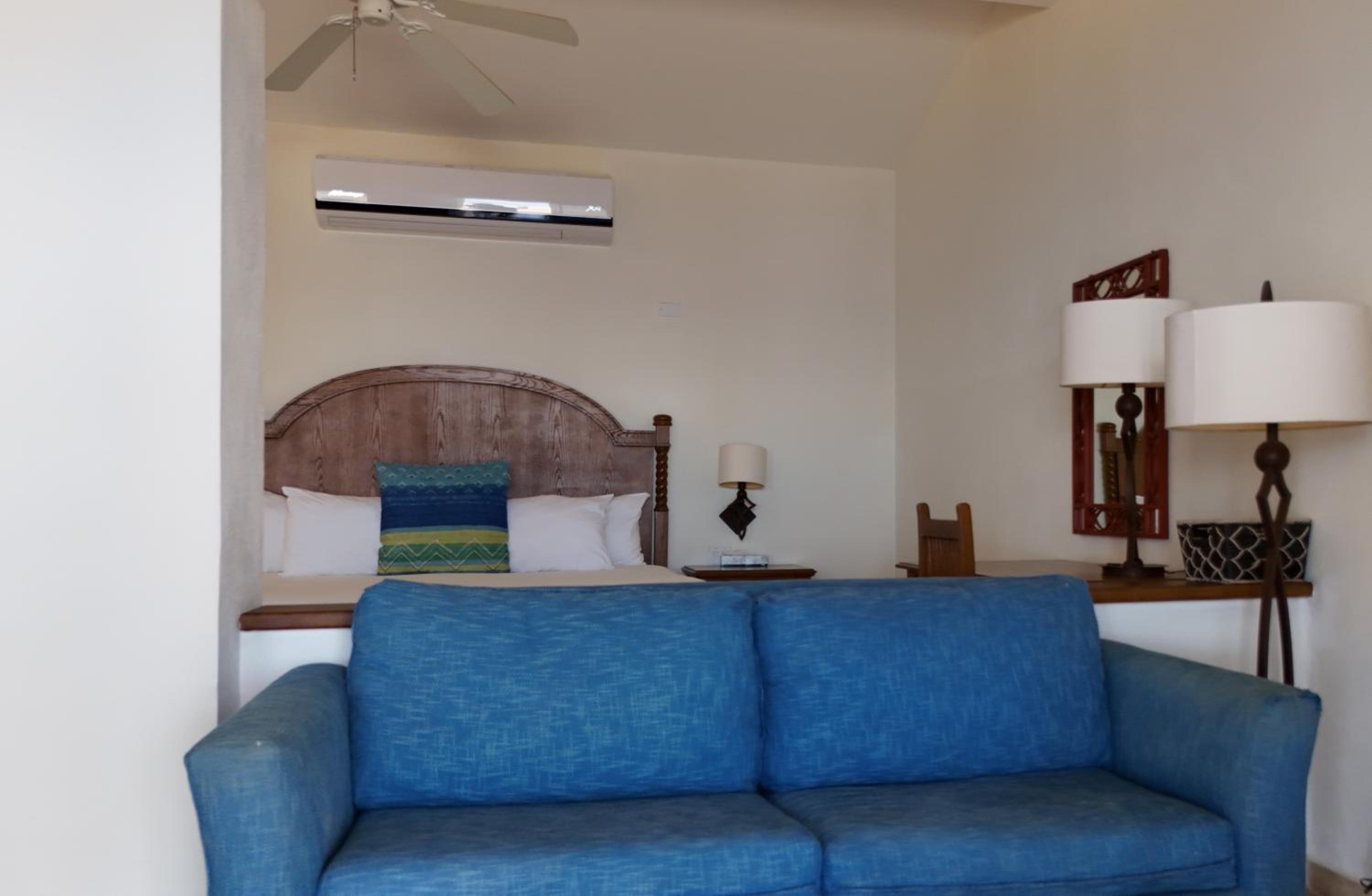 Suite - Photo 1