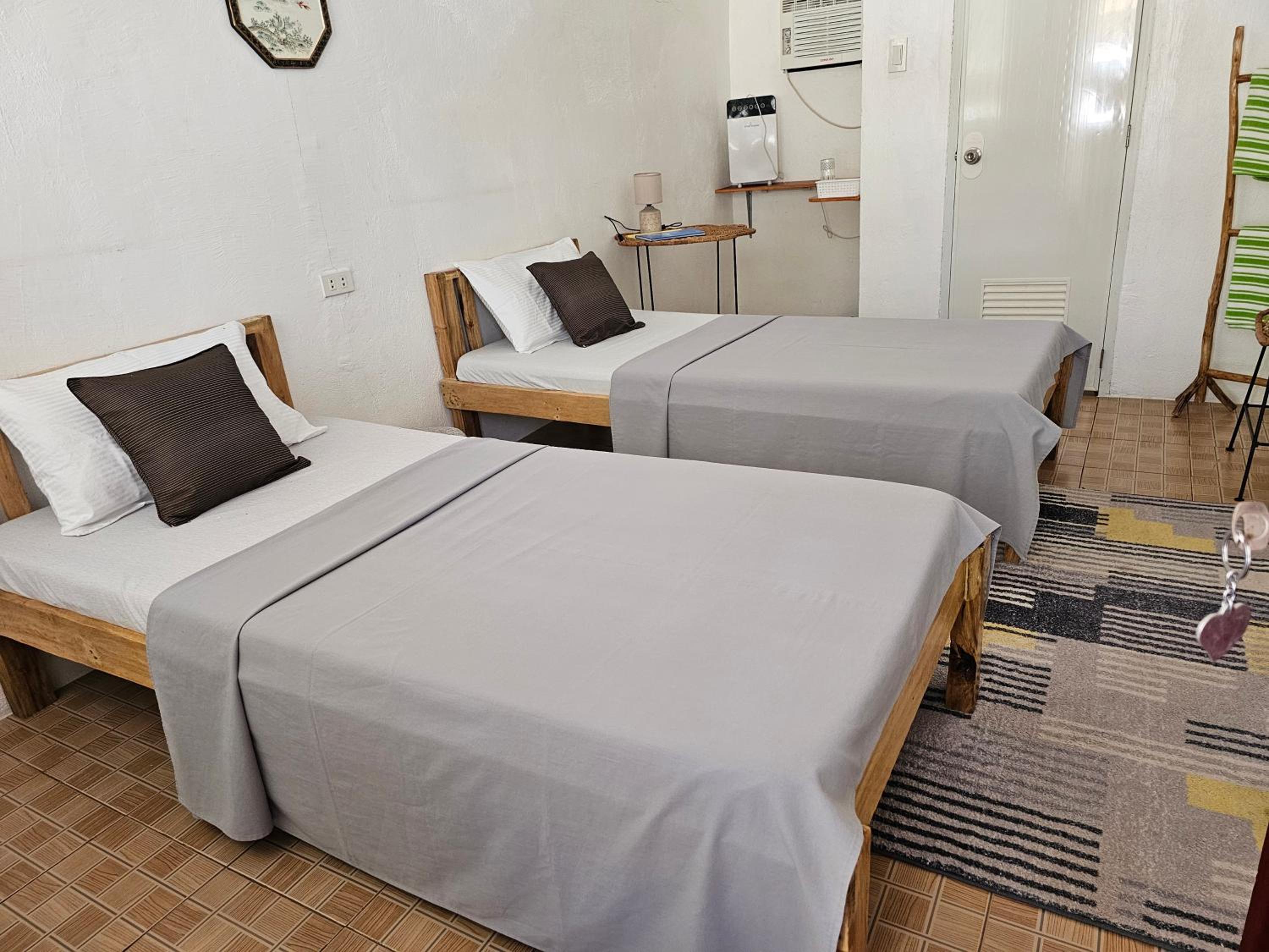 Budget Twin Room - Photo 1