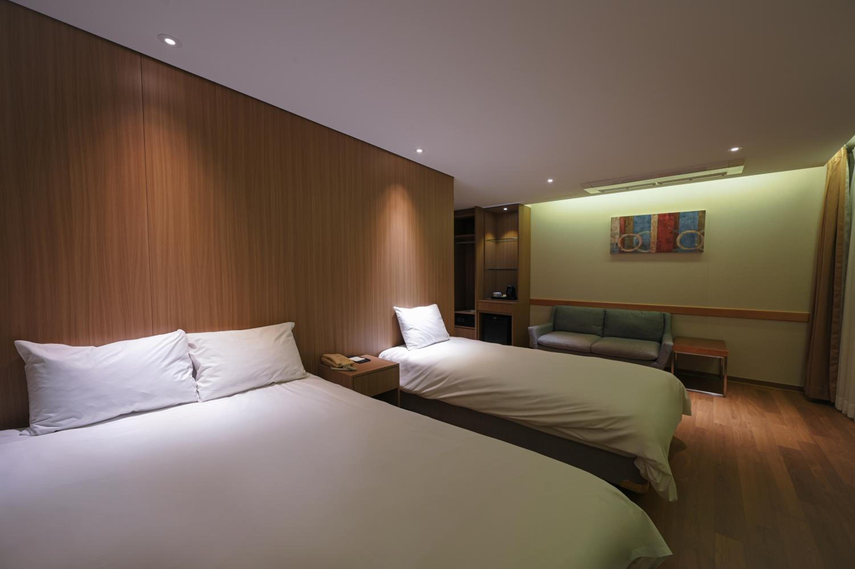 Premier Twin Room photo 3