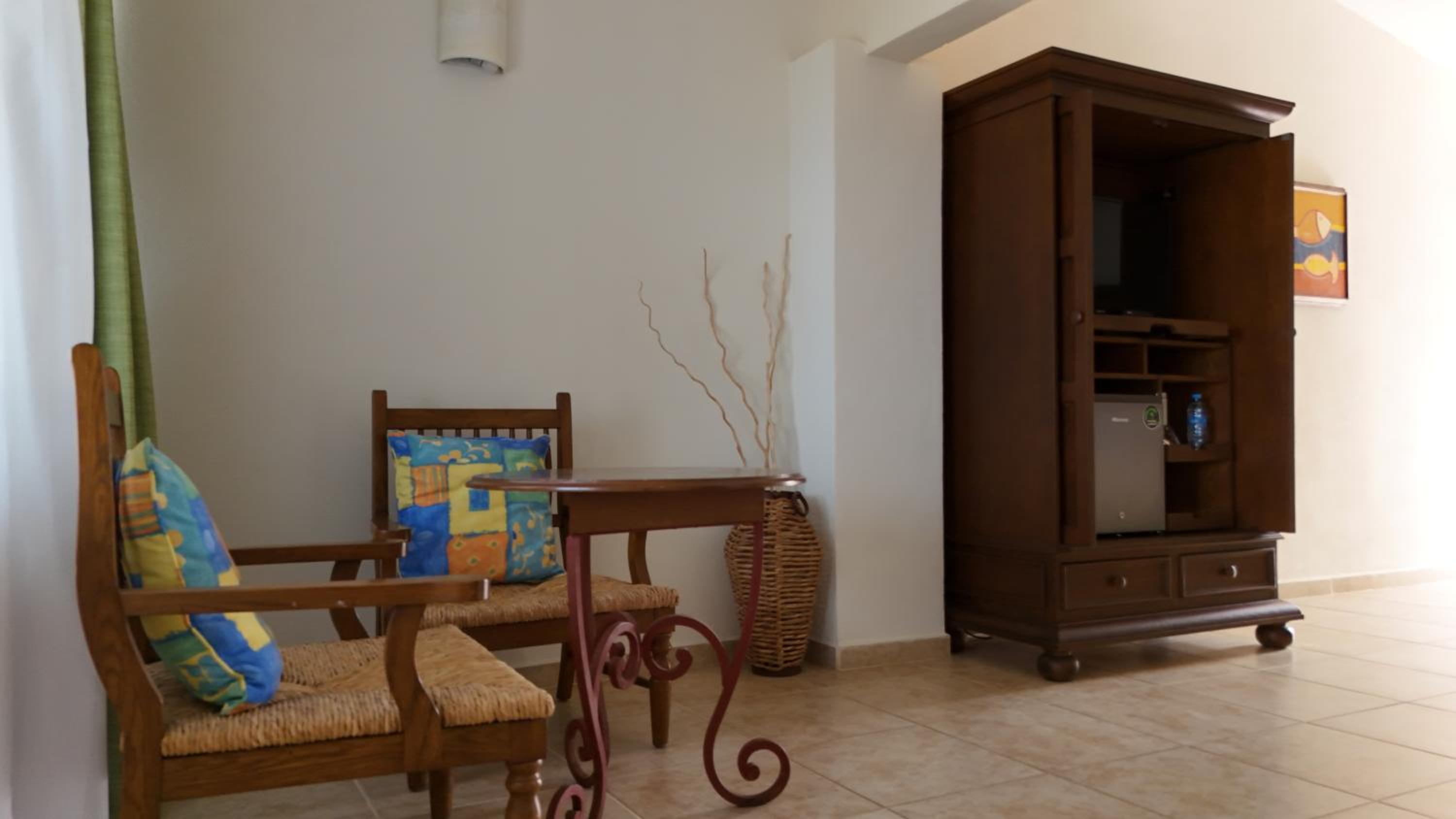 Suite - Photo 15