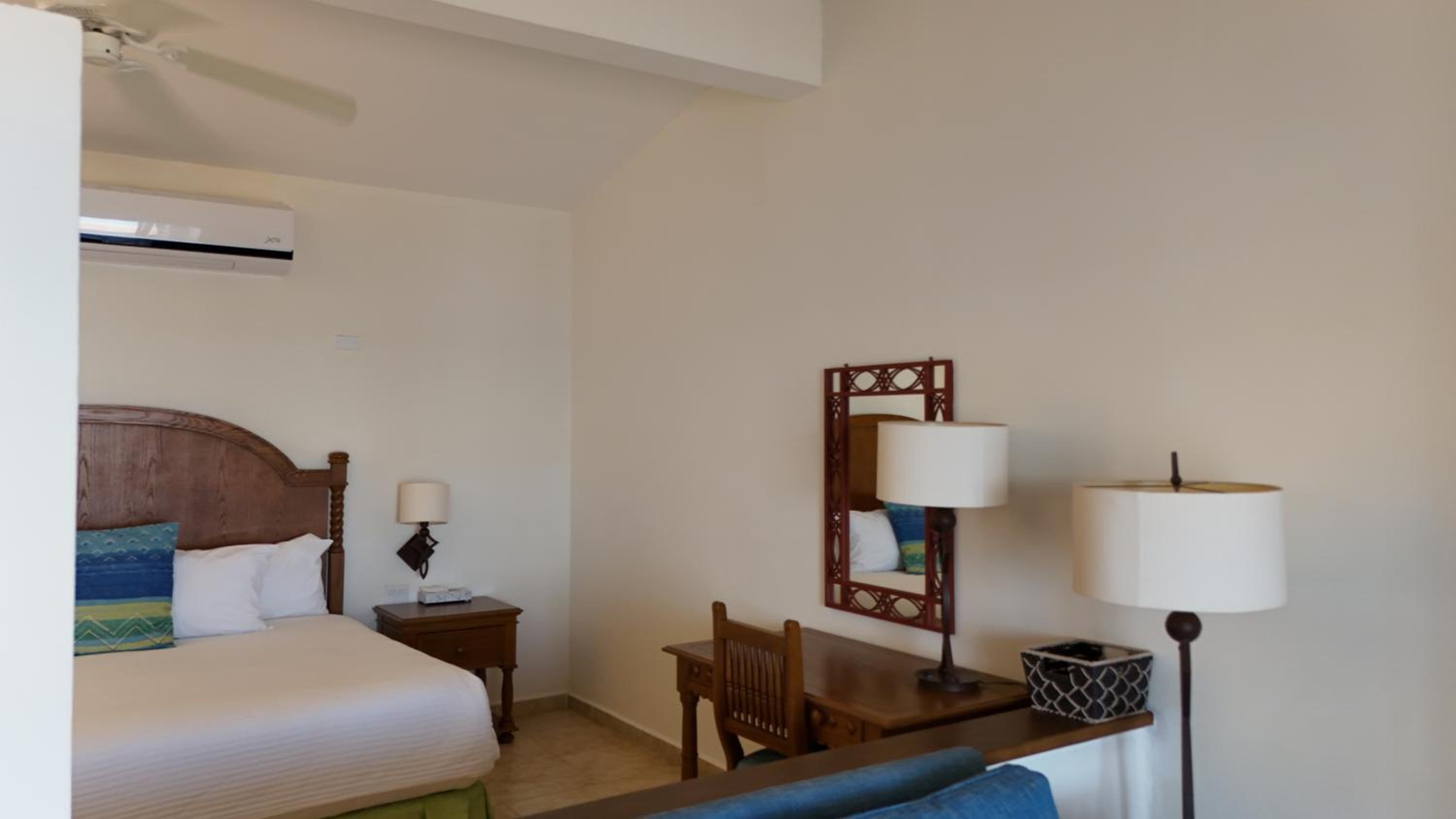 Suite - Photo 13
