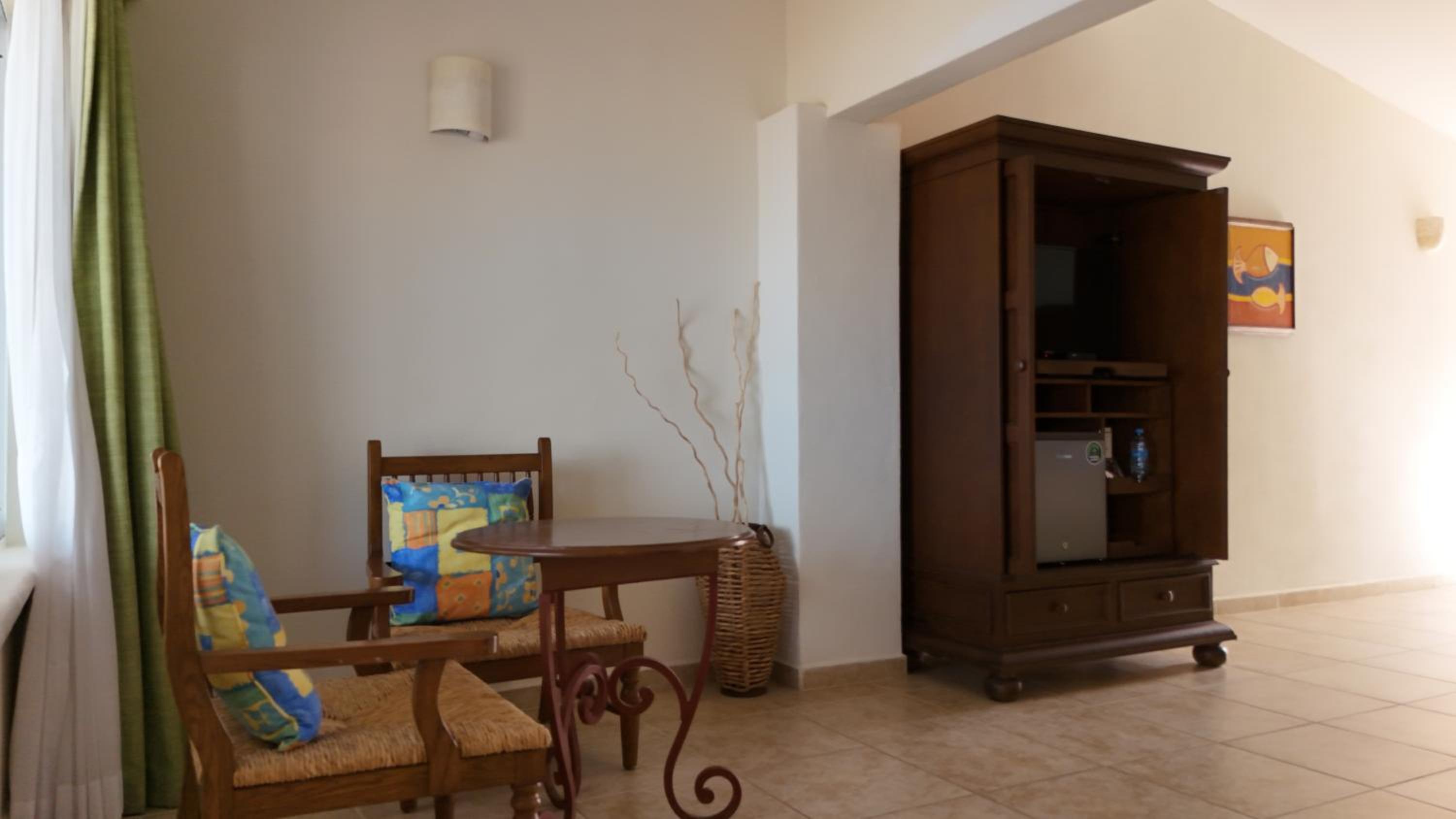 Suite - Photo 11