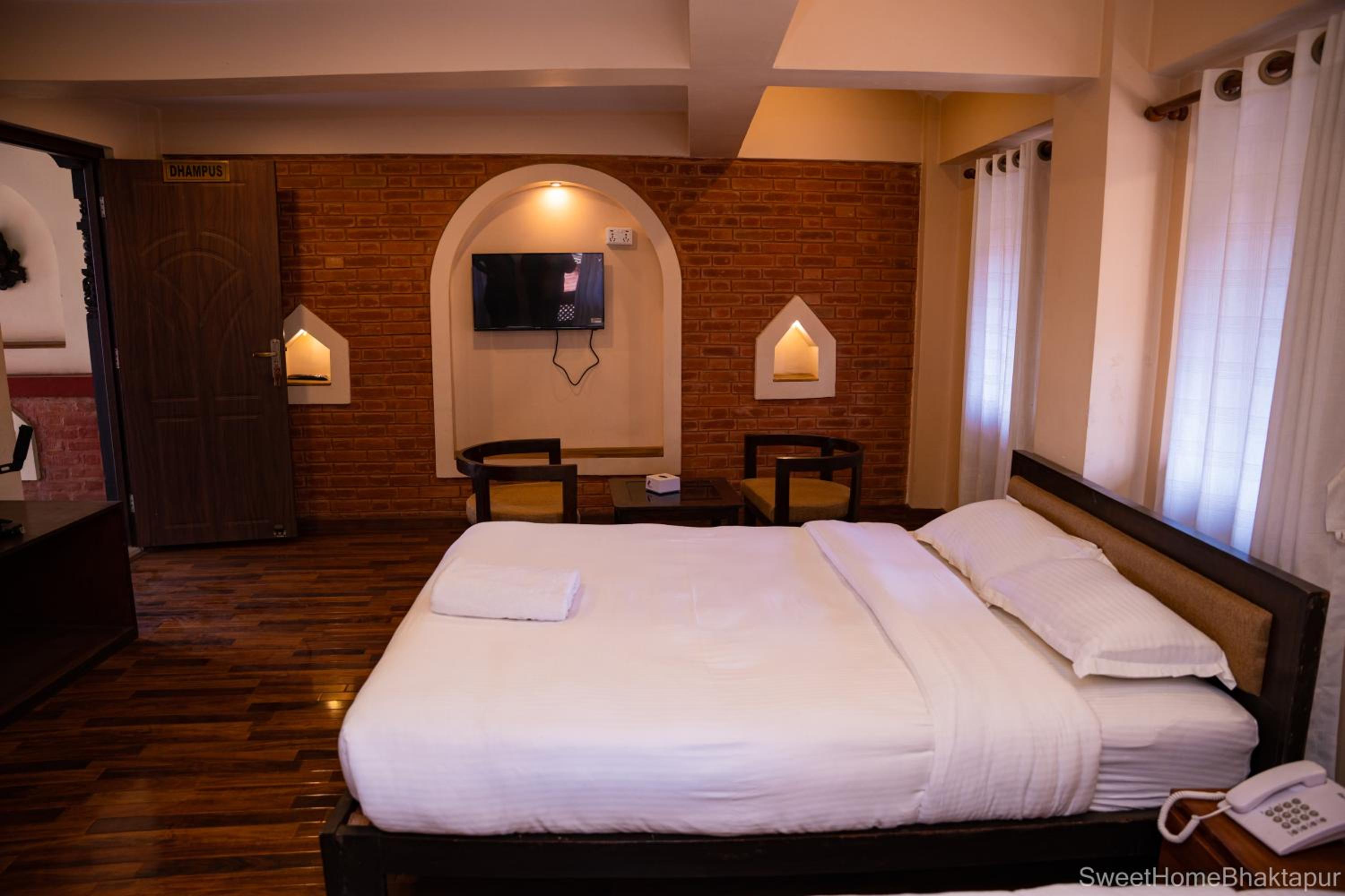 Deluxe Double Room with Shower photo 3