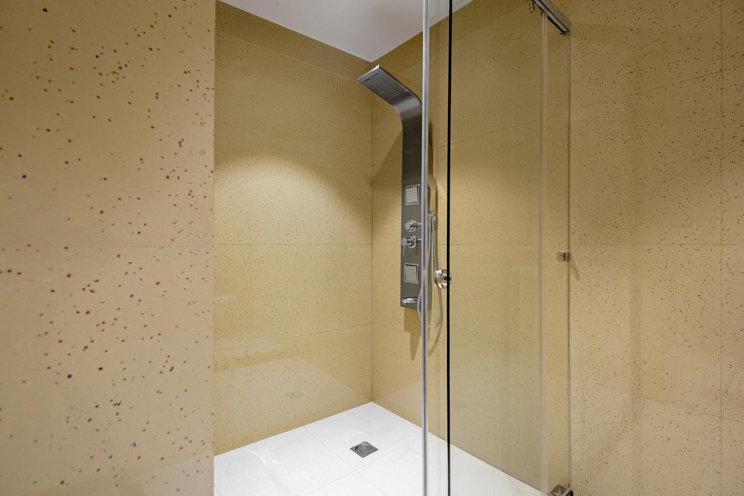 Privilege Suite - Photo 4