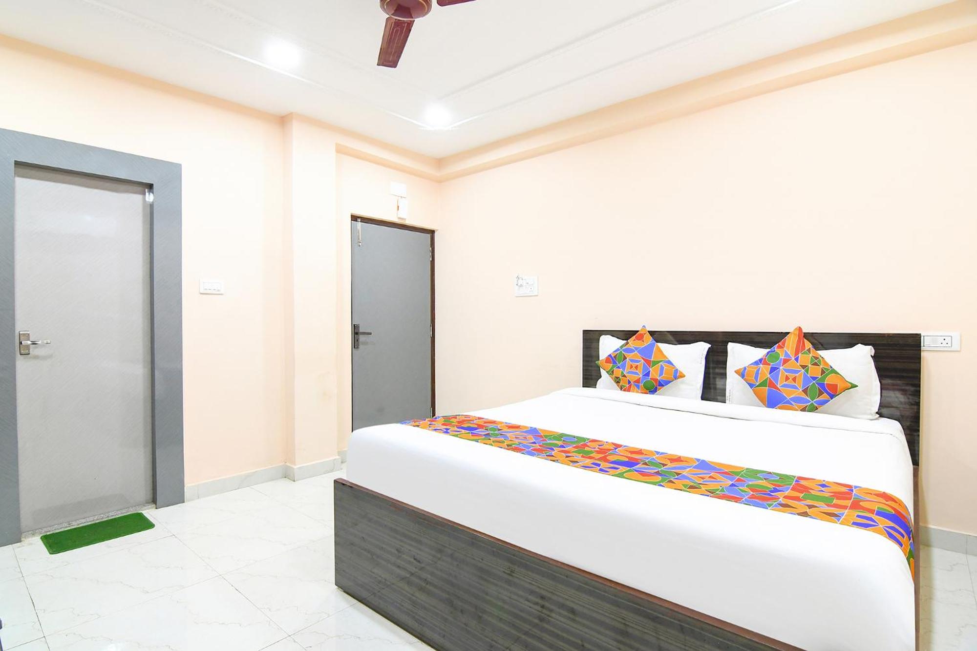 Deluxe Room - Photo 2
