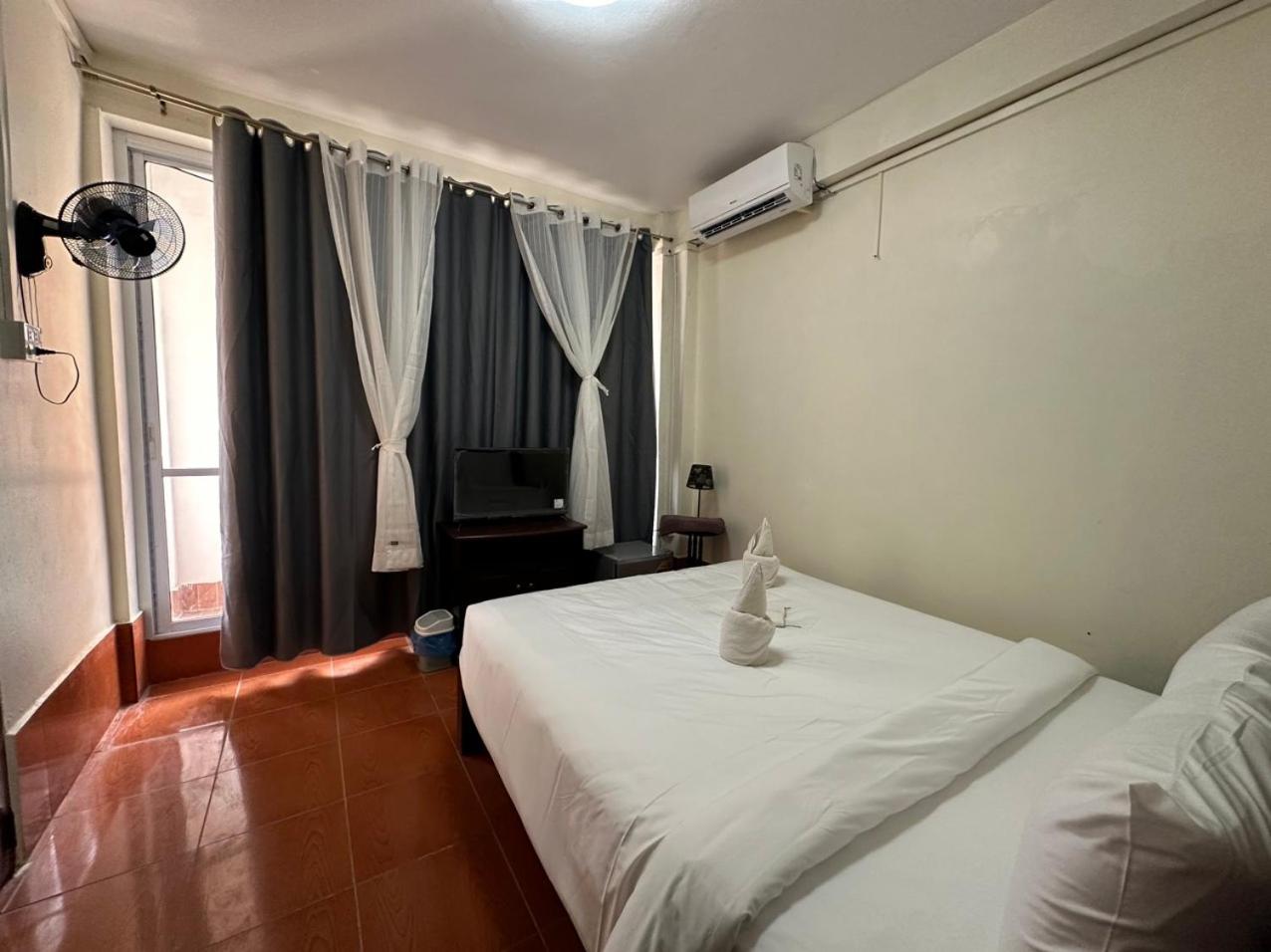Deluxe Double Room - Photo 9