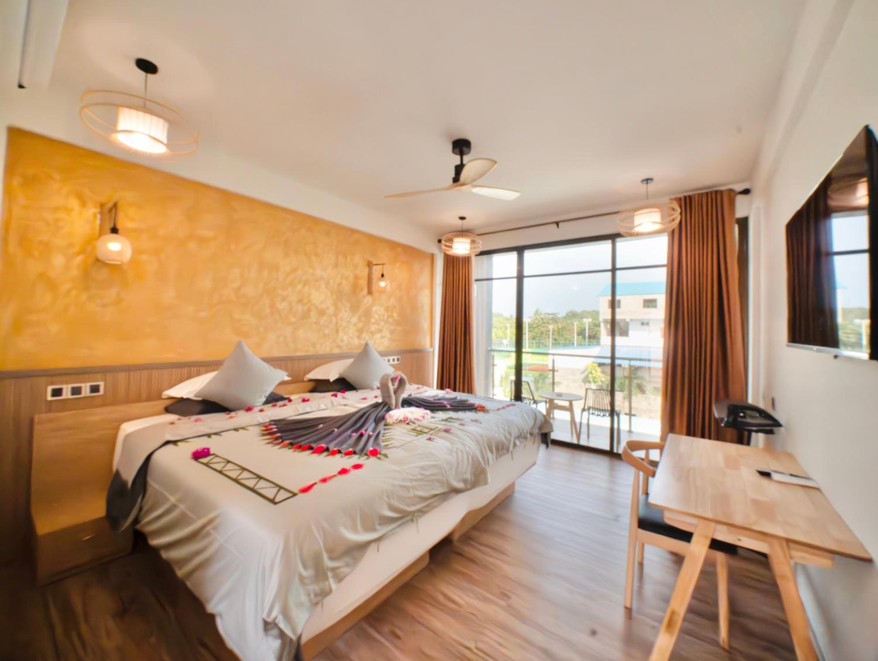Deluxe Double or Twin Room with Balcony - Photo 2
