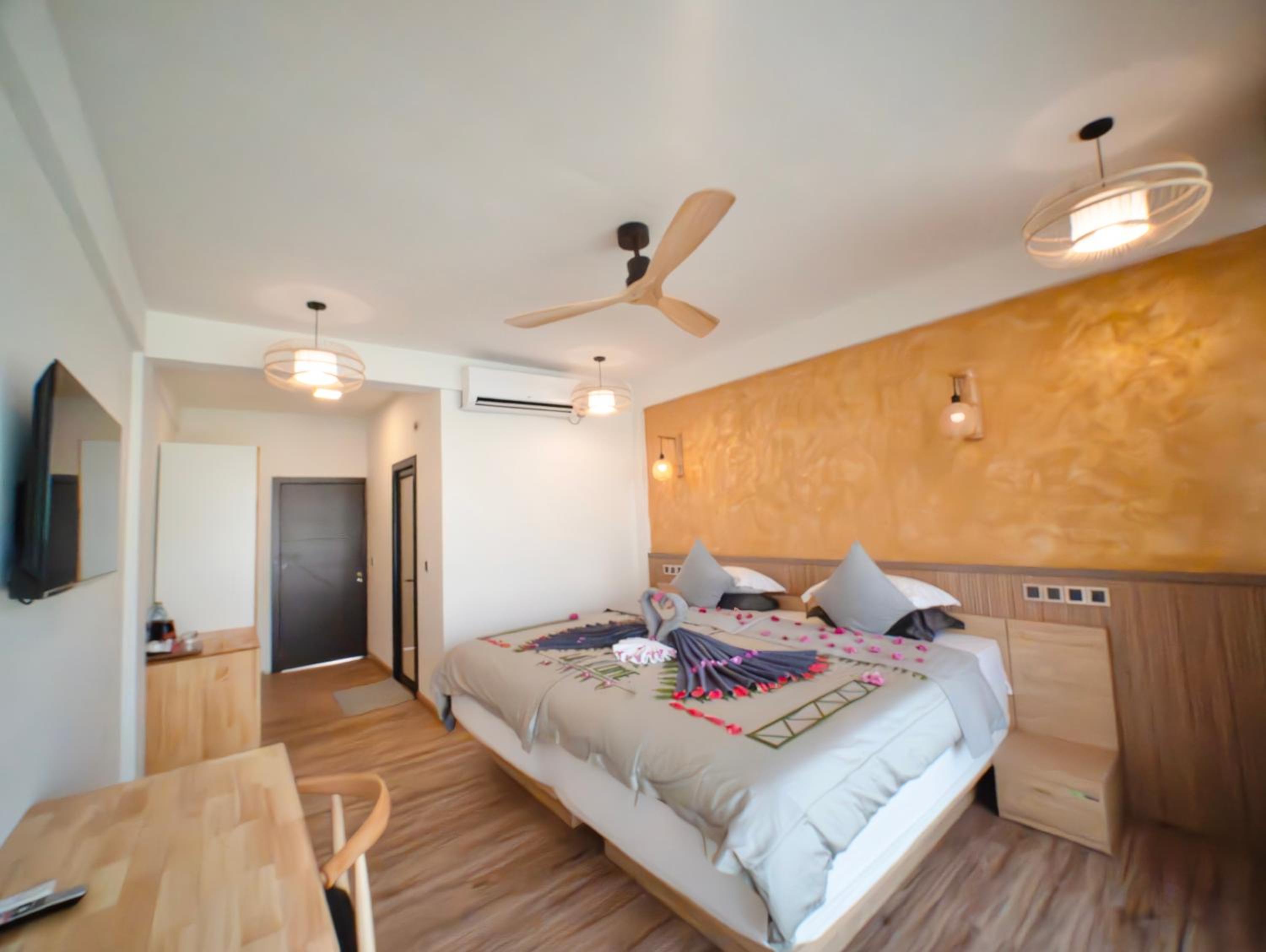 Deluxe Double or Twin Room with Balcony - Photo 4