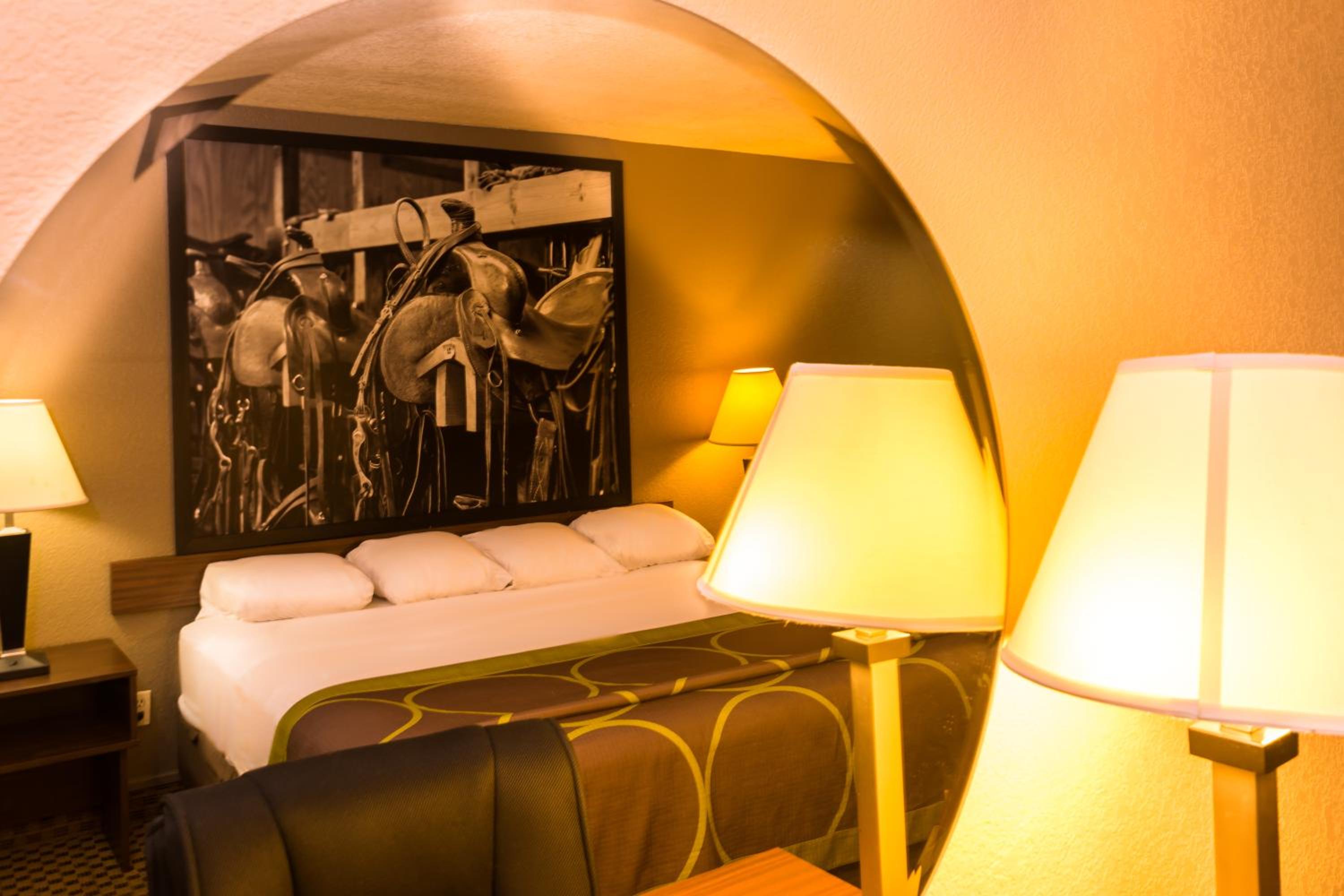 King Room - Non-Smoking - Photo 1