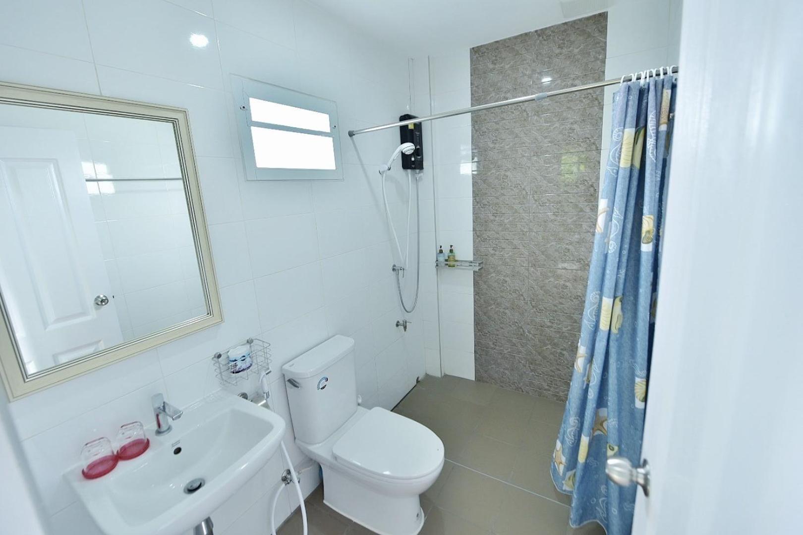 Double Room with Pool View - Photo 8