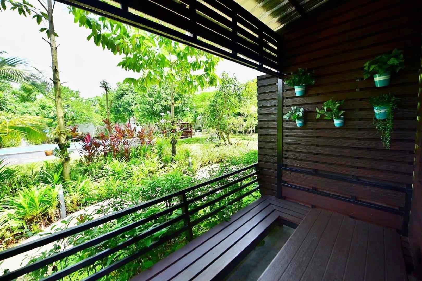 Double Room with Pool View - Photo 7