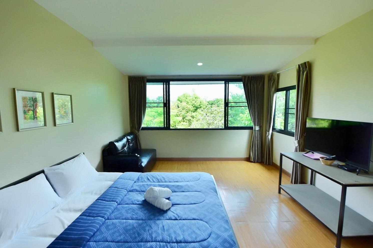 Double Room with Pool View - Photo 6