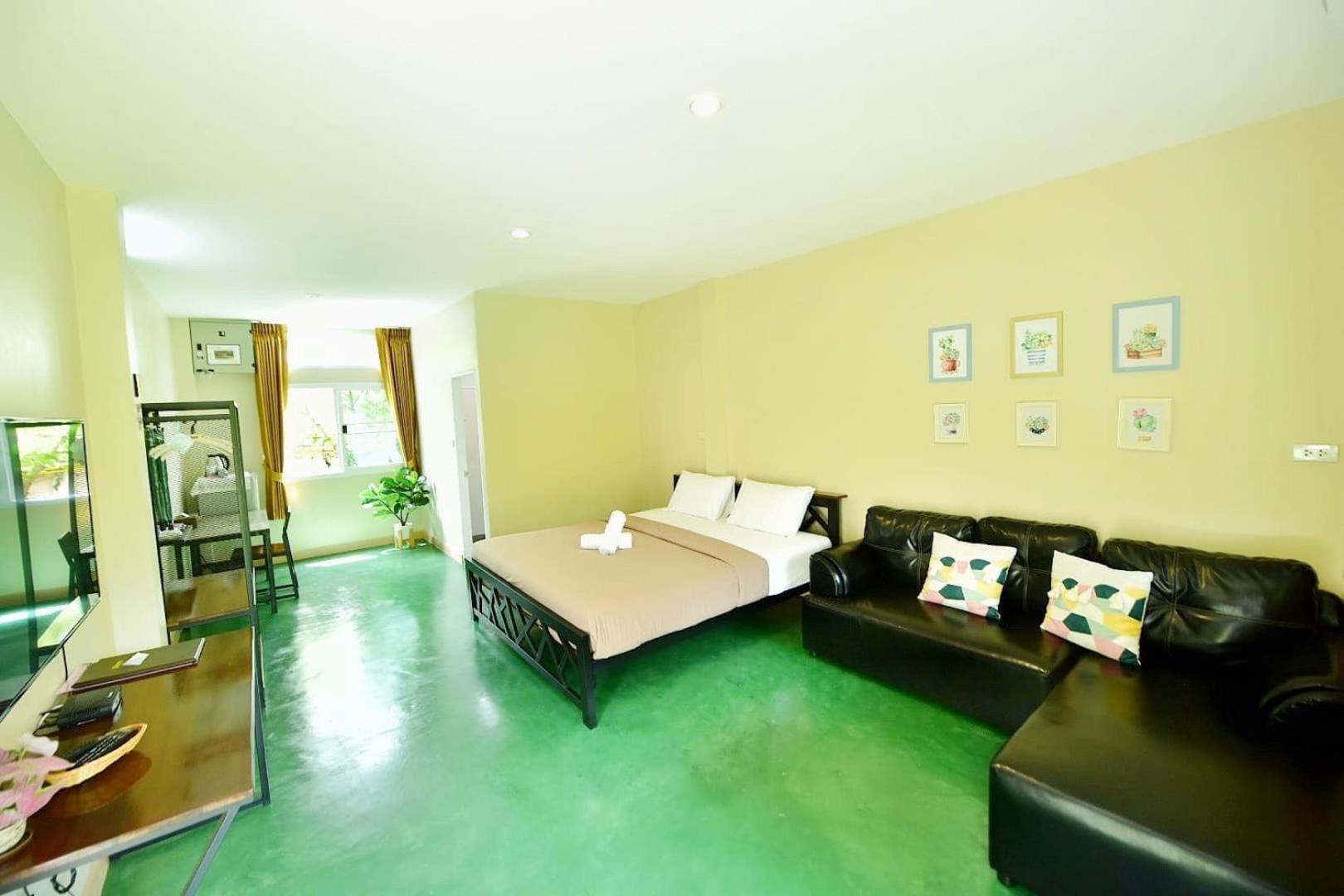 Double Room with Pool View - Photo 5