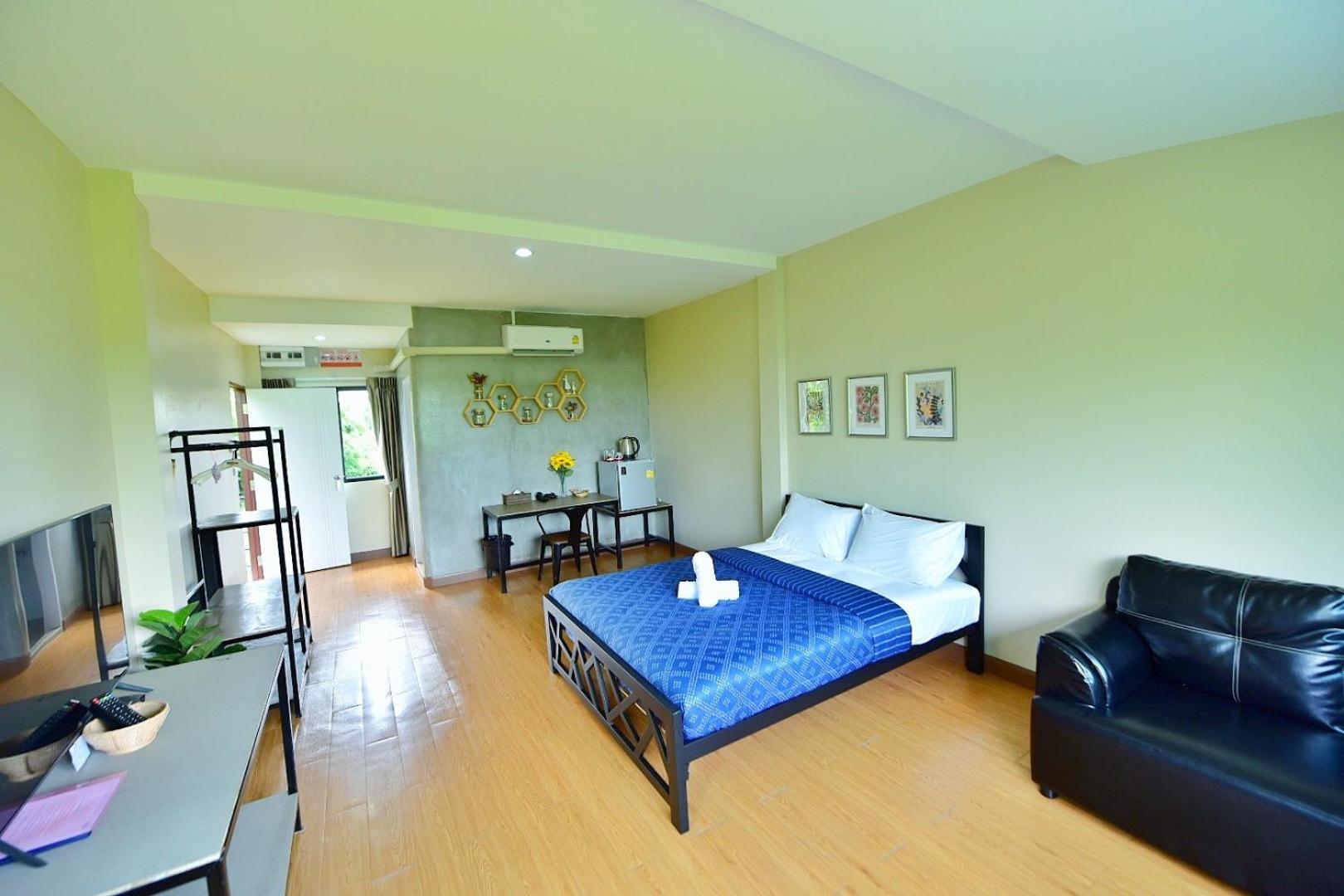Double Room with Pool View - Photo 4