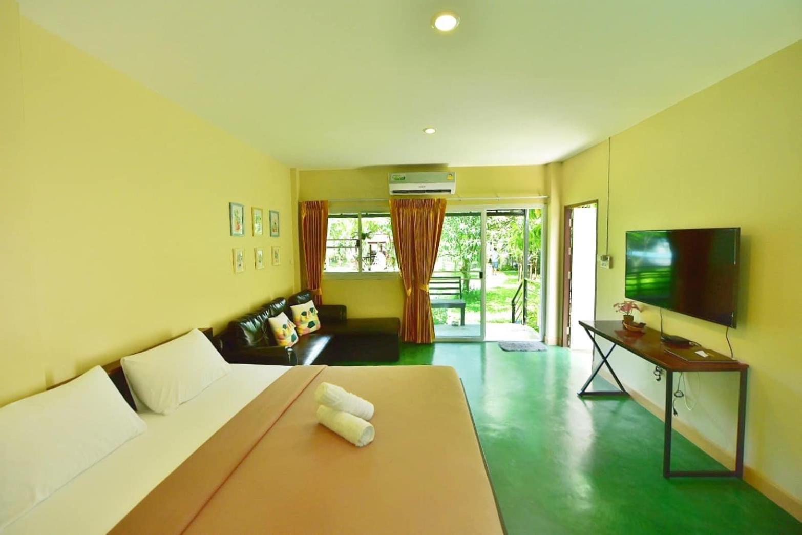 Double Room with Pool View - Photo 3
