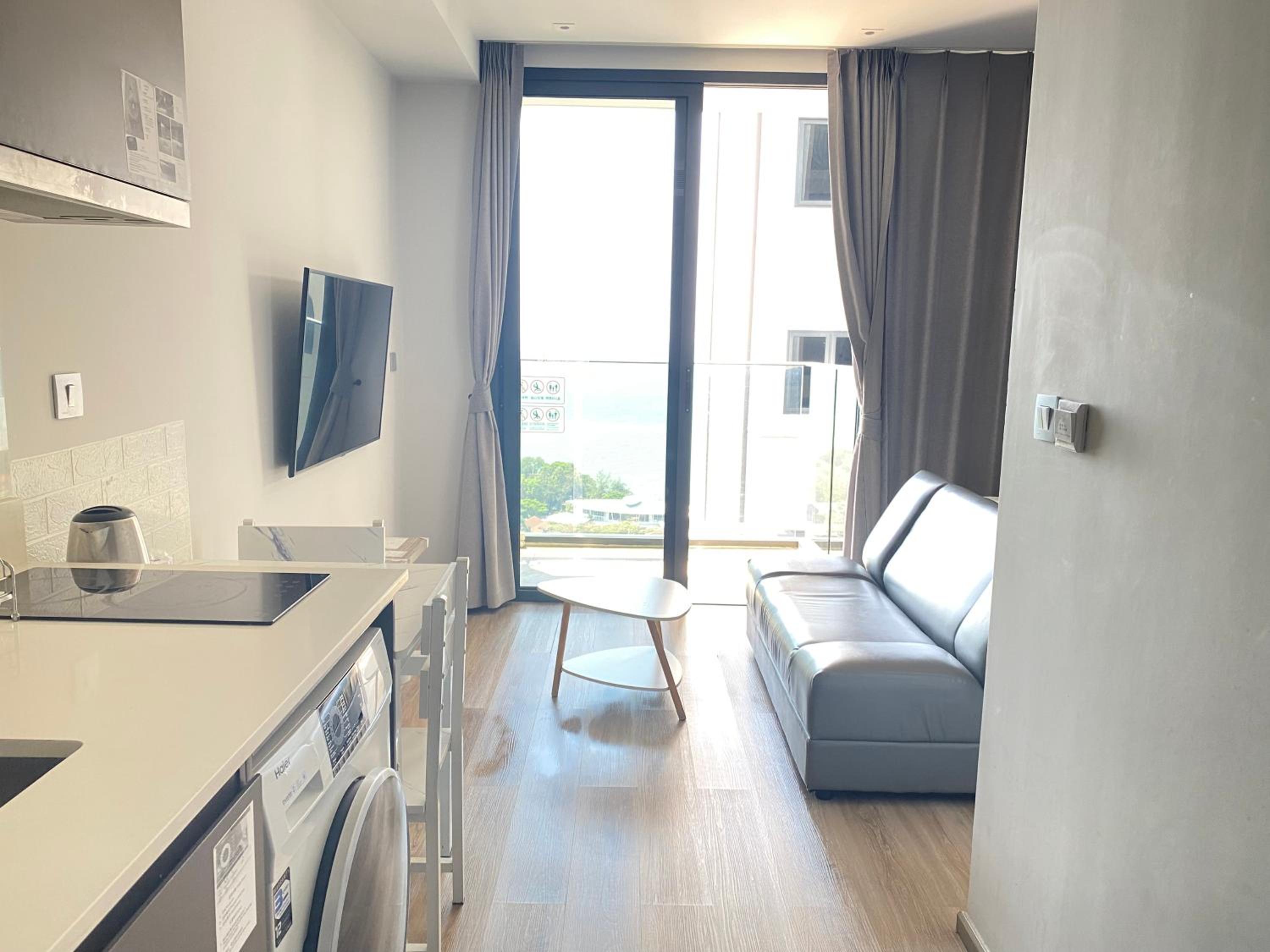 One-Bedroom Apartment - Photo 3