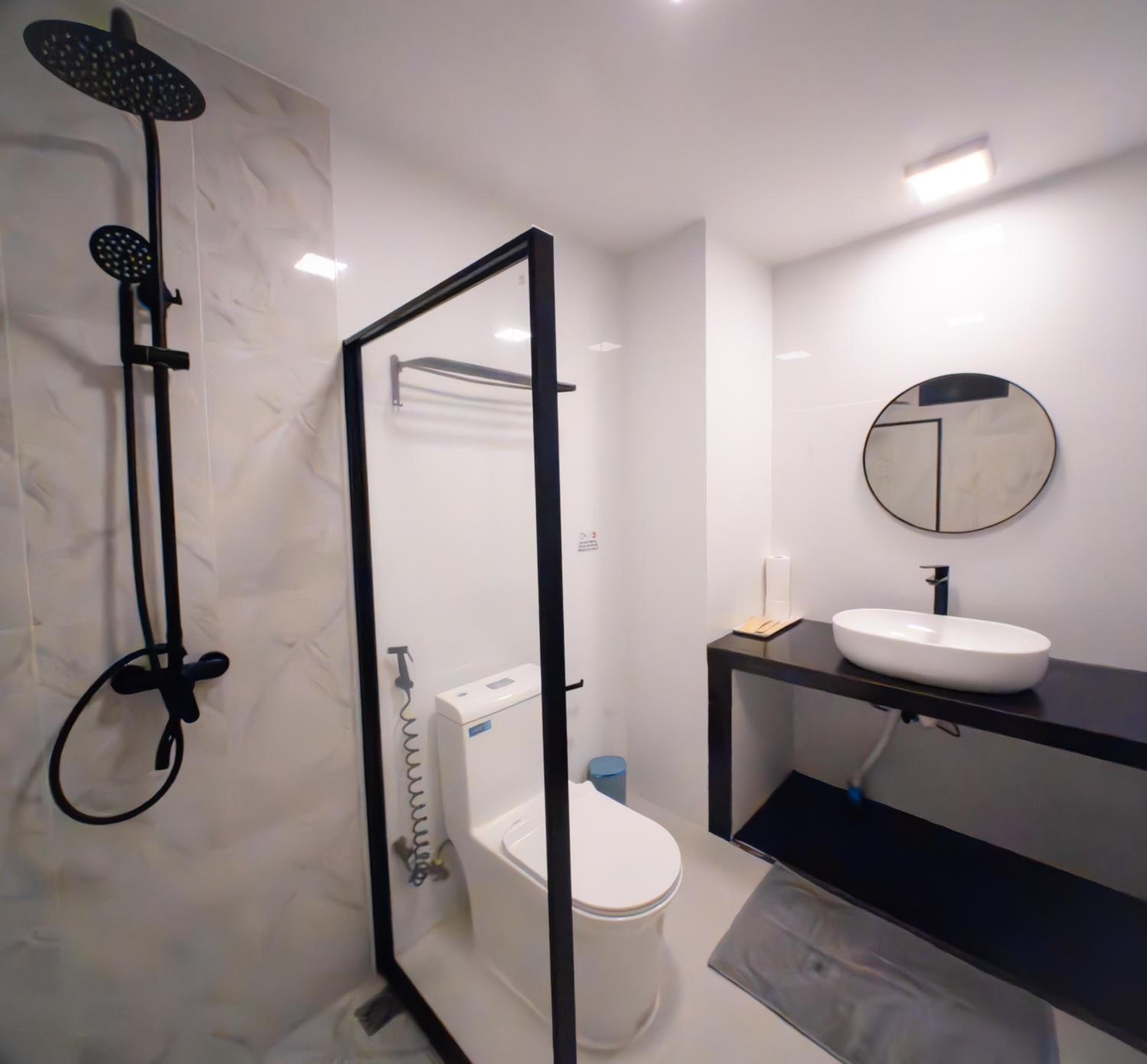 Deluxe Double Room with Balcony - Photo 7