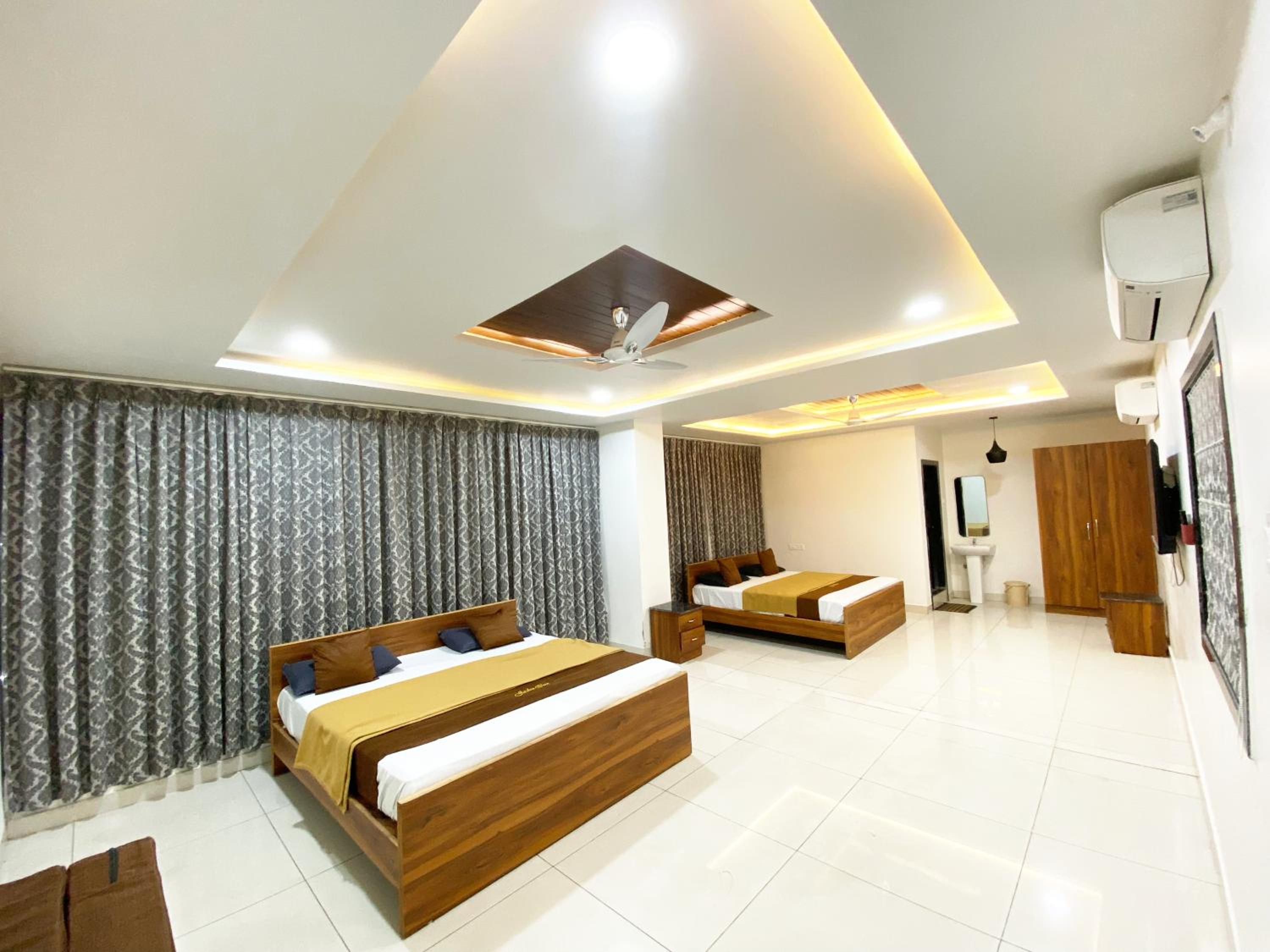 Deluxe King Room