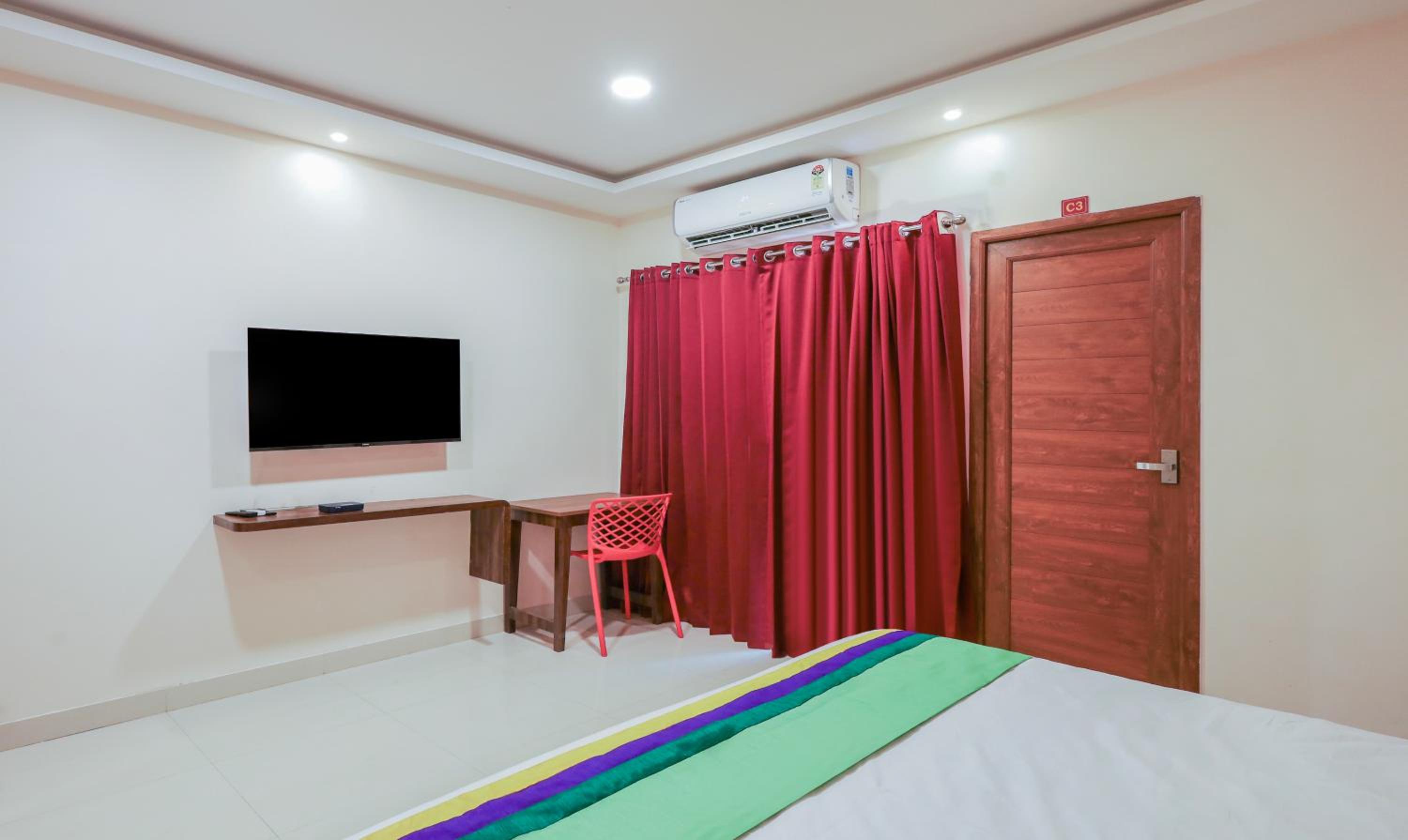Standard Double Room - Photo 7