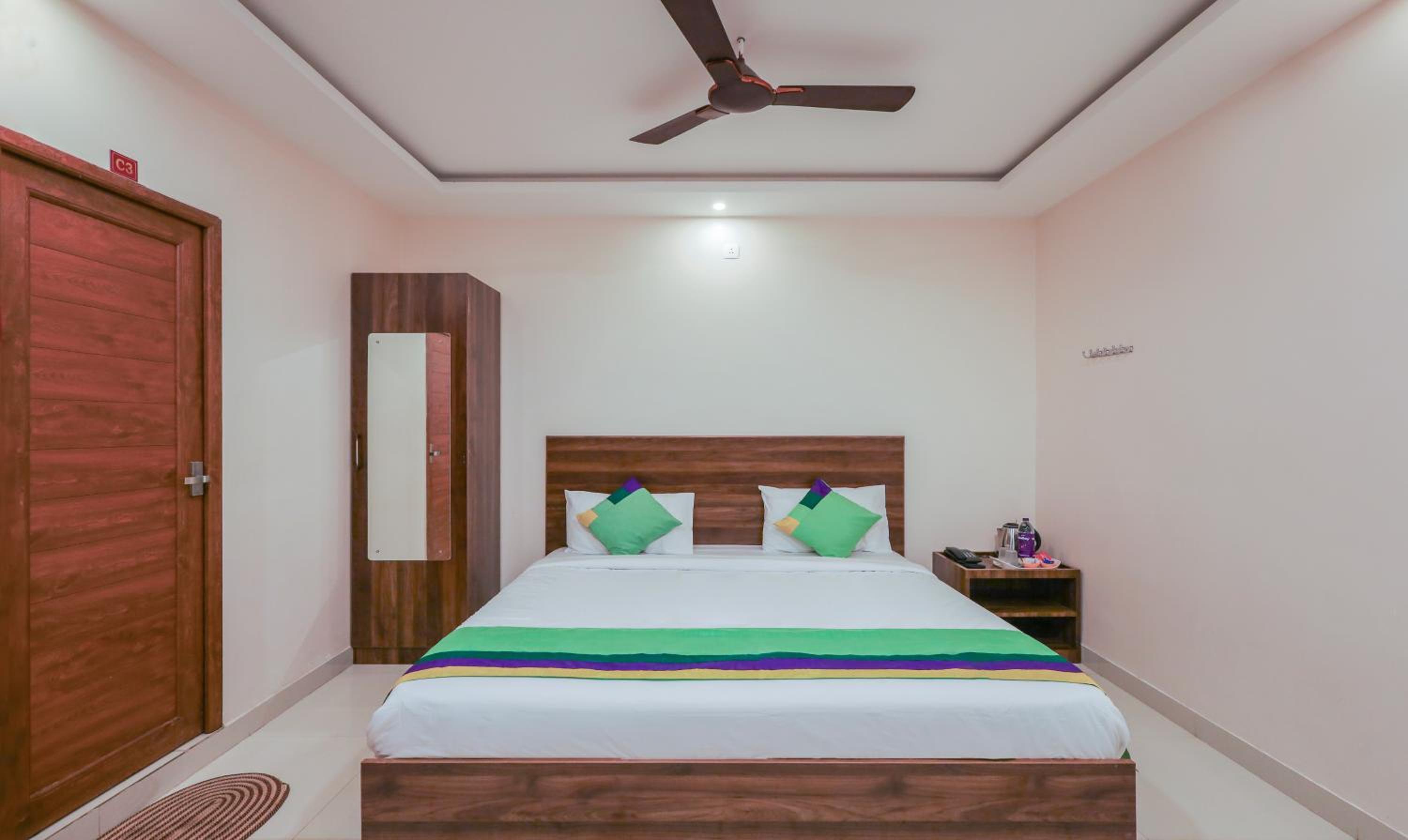 Standard Double Room - Photo 8