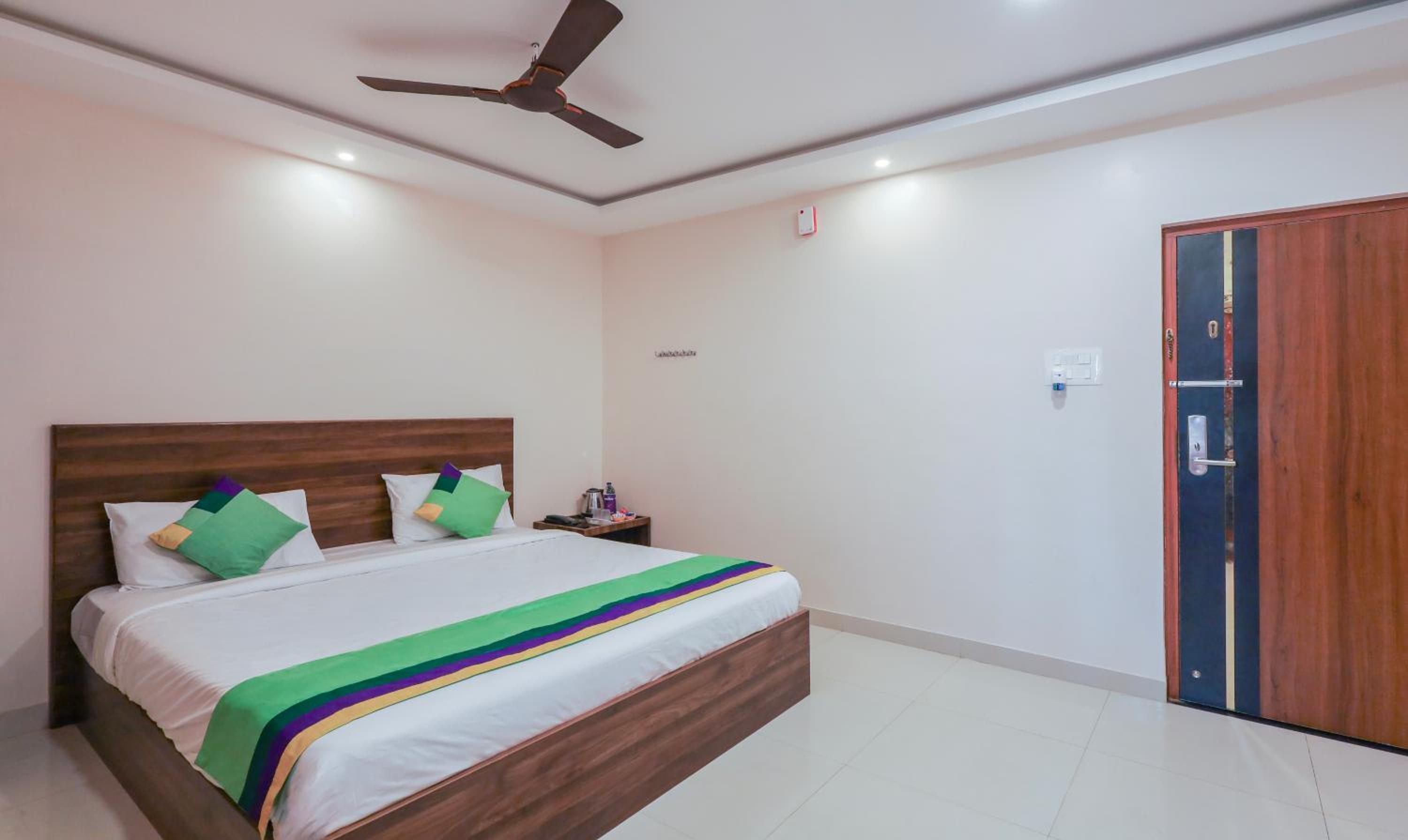 Standard Double Room - Photo 9